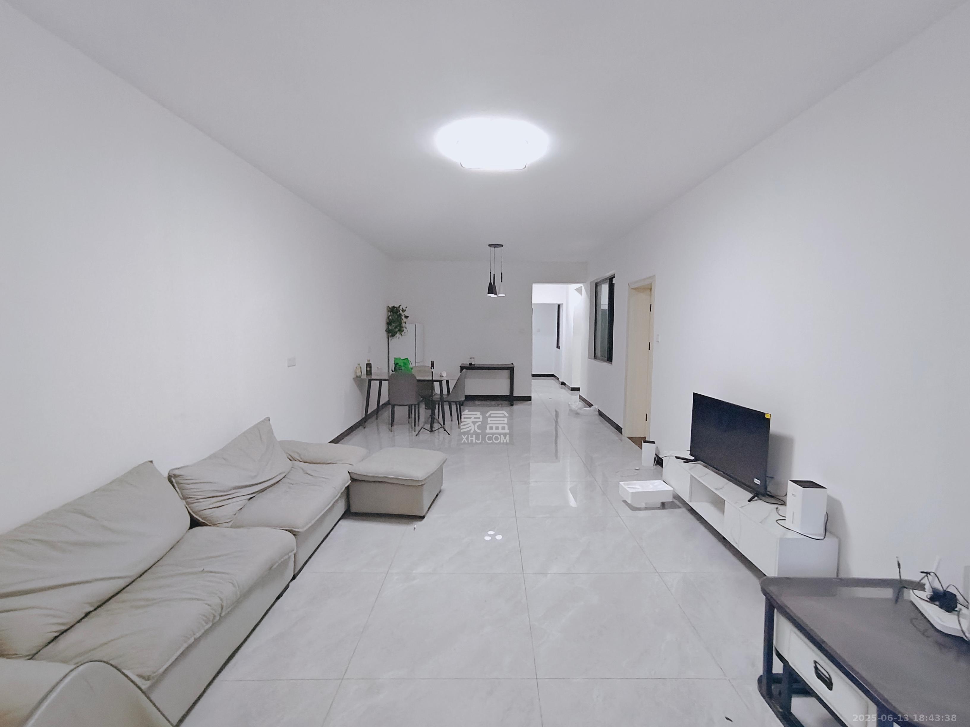 半山壹号 3室2厅2卫 2500.0元/月 半山壹号 3室2厅2卫 2500.0元/月室内图