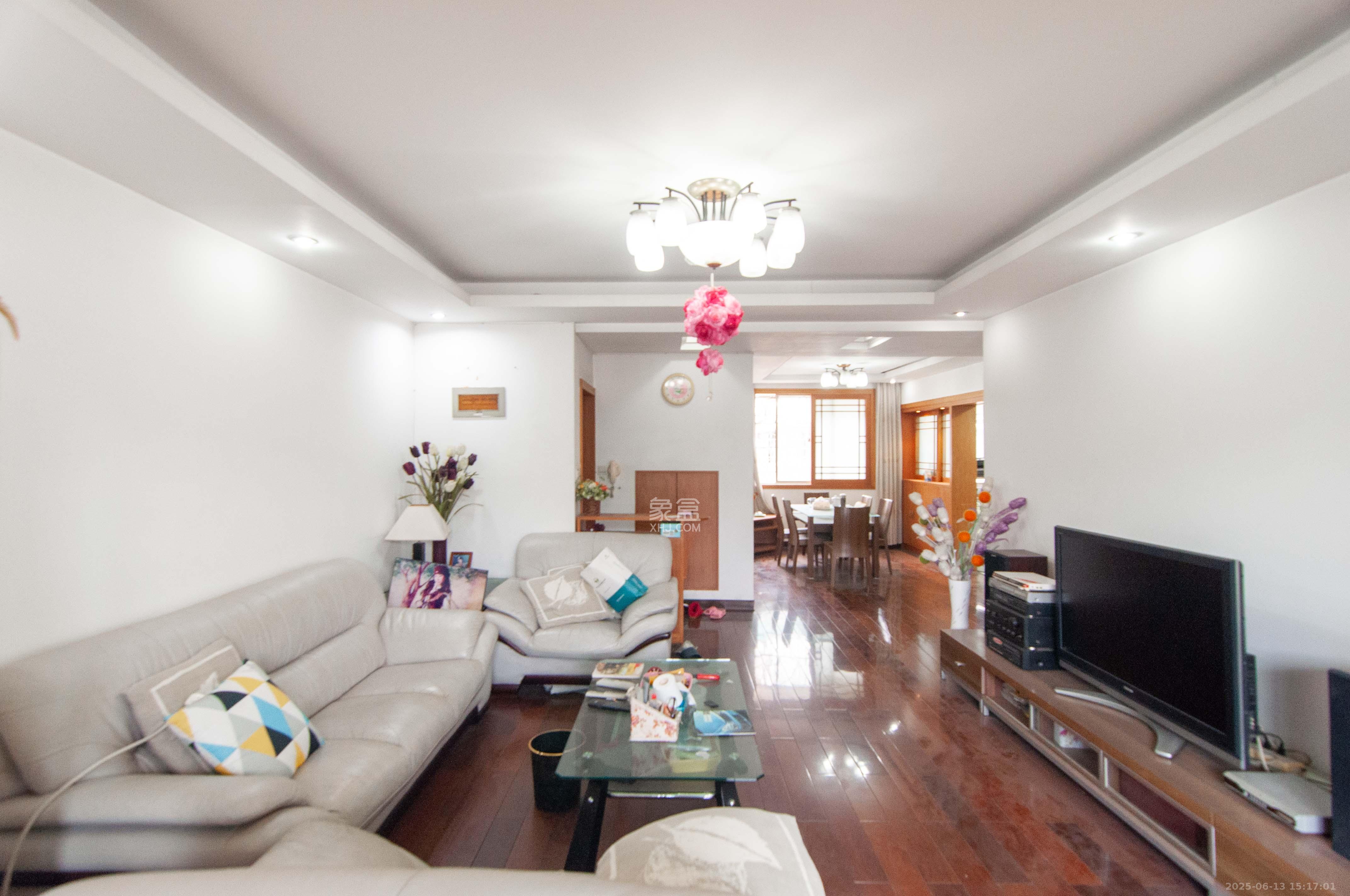 湘仪家园  1室0厅0卫    76.0万 湘仪家园  1室0厅0卫    76.0万客厅