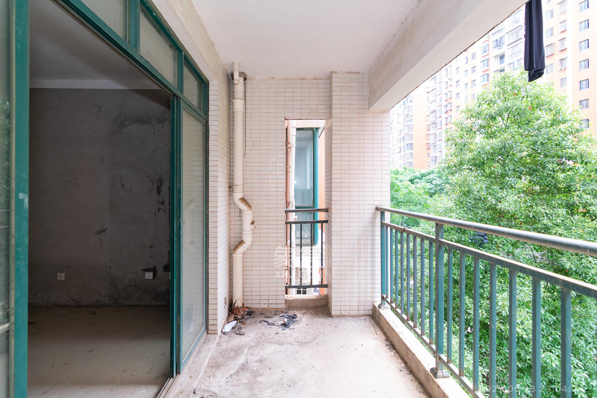 百合湖滨花园  3室2厅2卫    50.0万阳台