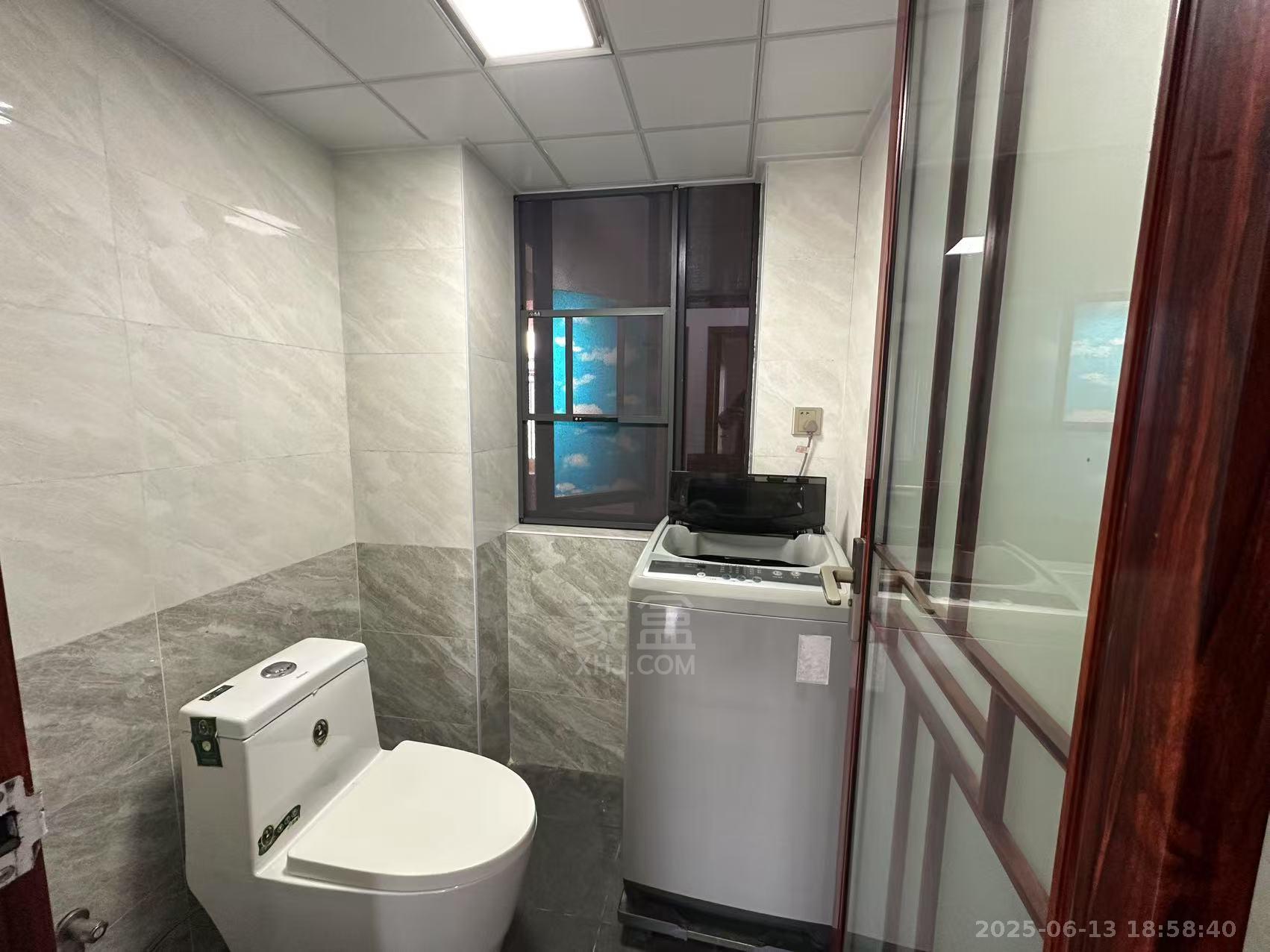 春藤小镇  3室2厅2卫    1800.0元/月室内图