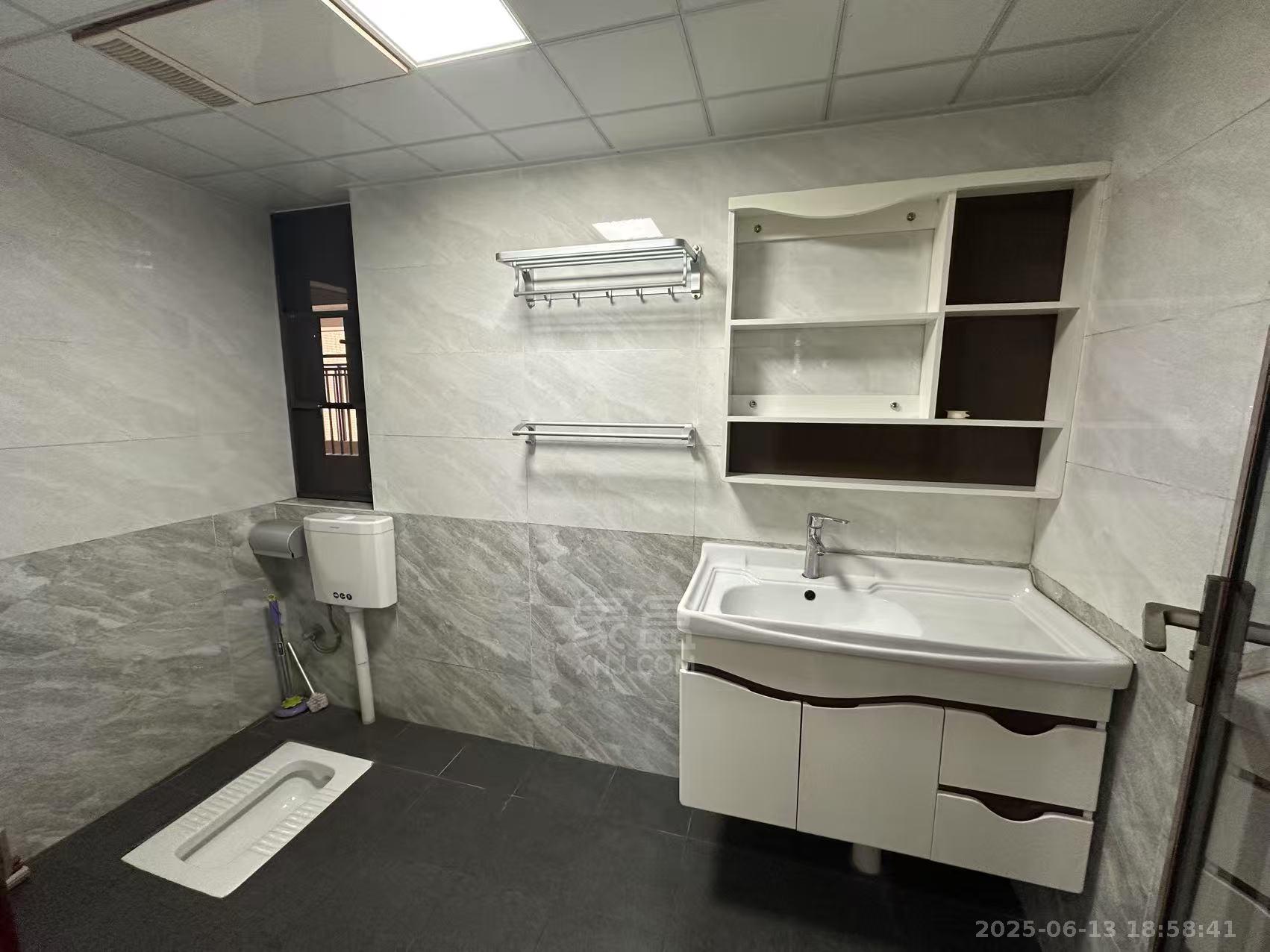 春藤小镇 3室2厅2卫 1800.0元/月 春藤小镇 3室2厅2卫 1800.0元/月室内图