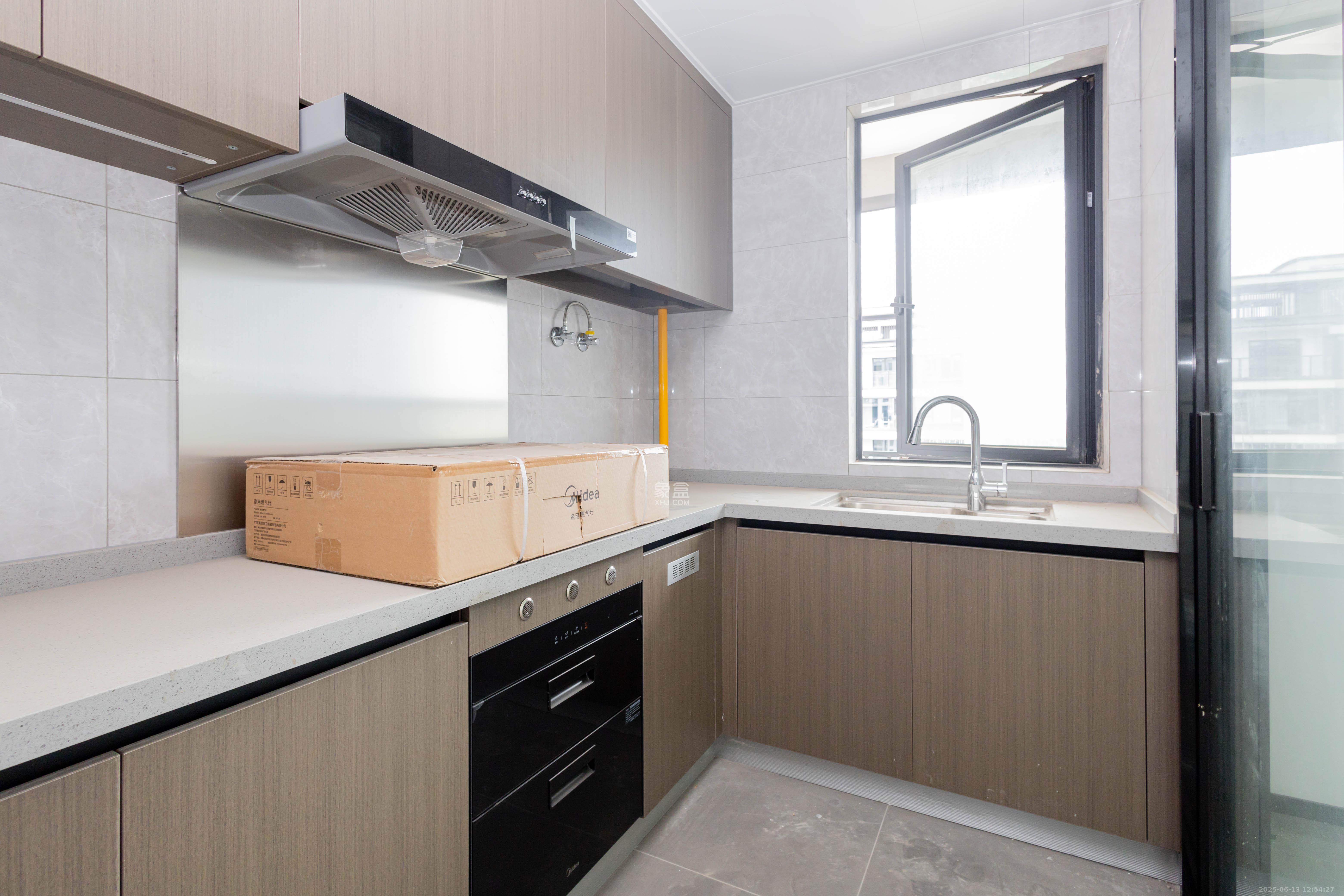 美的云樾 4室2厅2卫 190.0万 美的云樾 4室2厅2卫 190.0万厨房