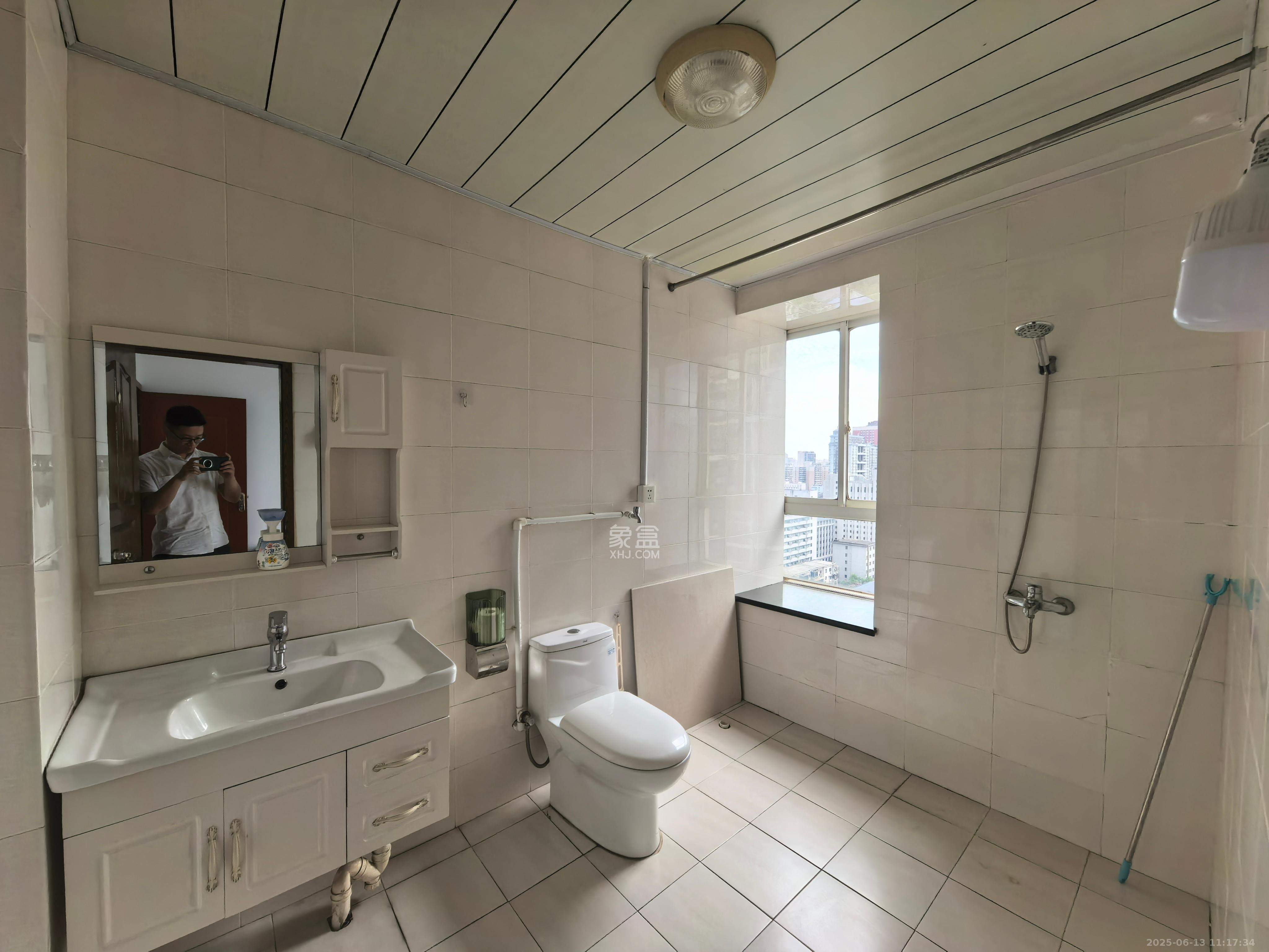 新楚天扶华庭 4室2厅2卫 3500.0元/月 新楚天扶华庭 4室2厅2卫 3500.0元/月室内图