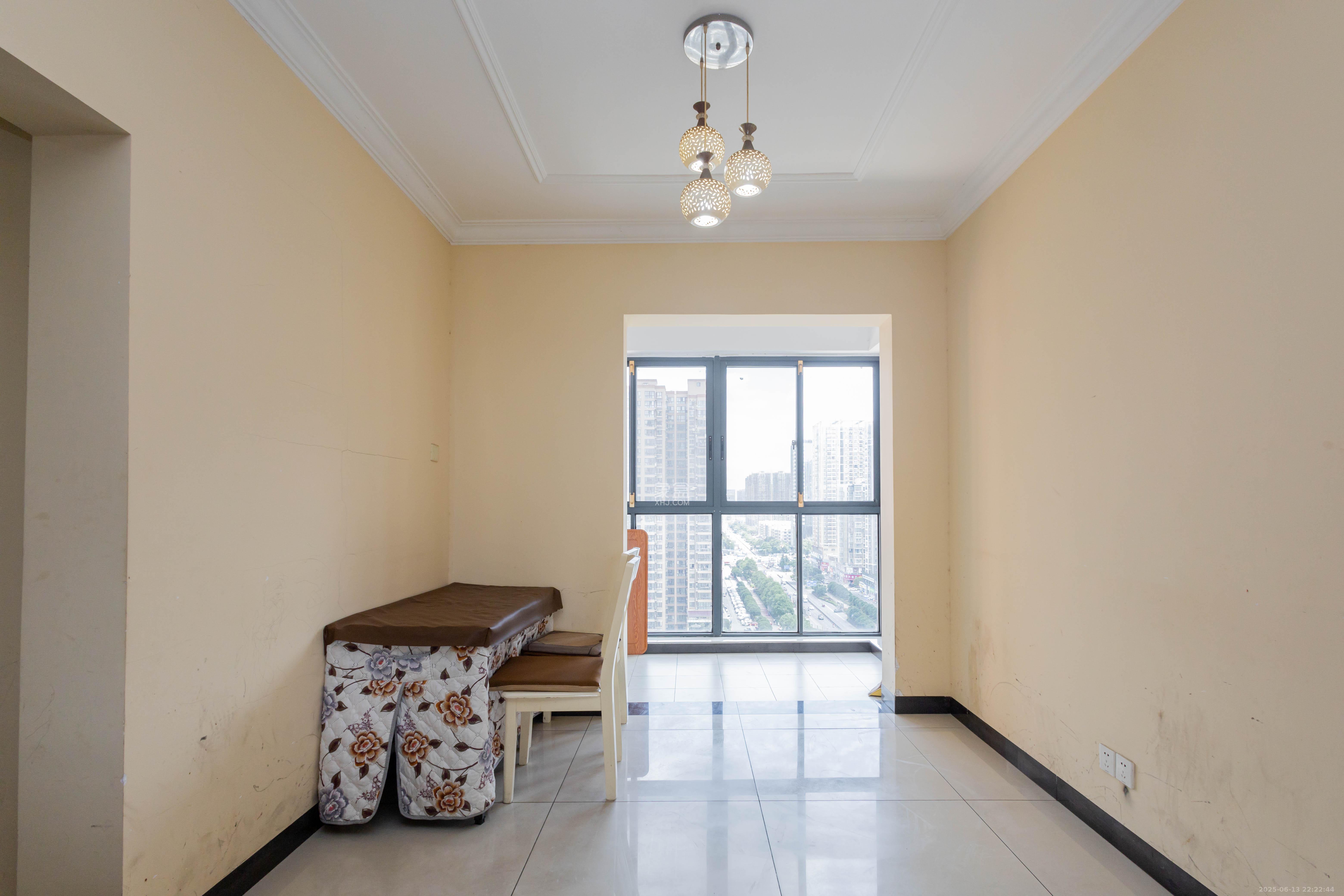 新蕾品阁居 4室2厅1卫 65.8万 新蕾品阁居 4室2厅1卫 65.8万卧室