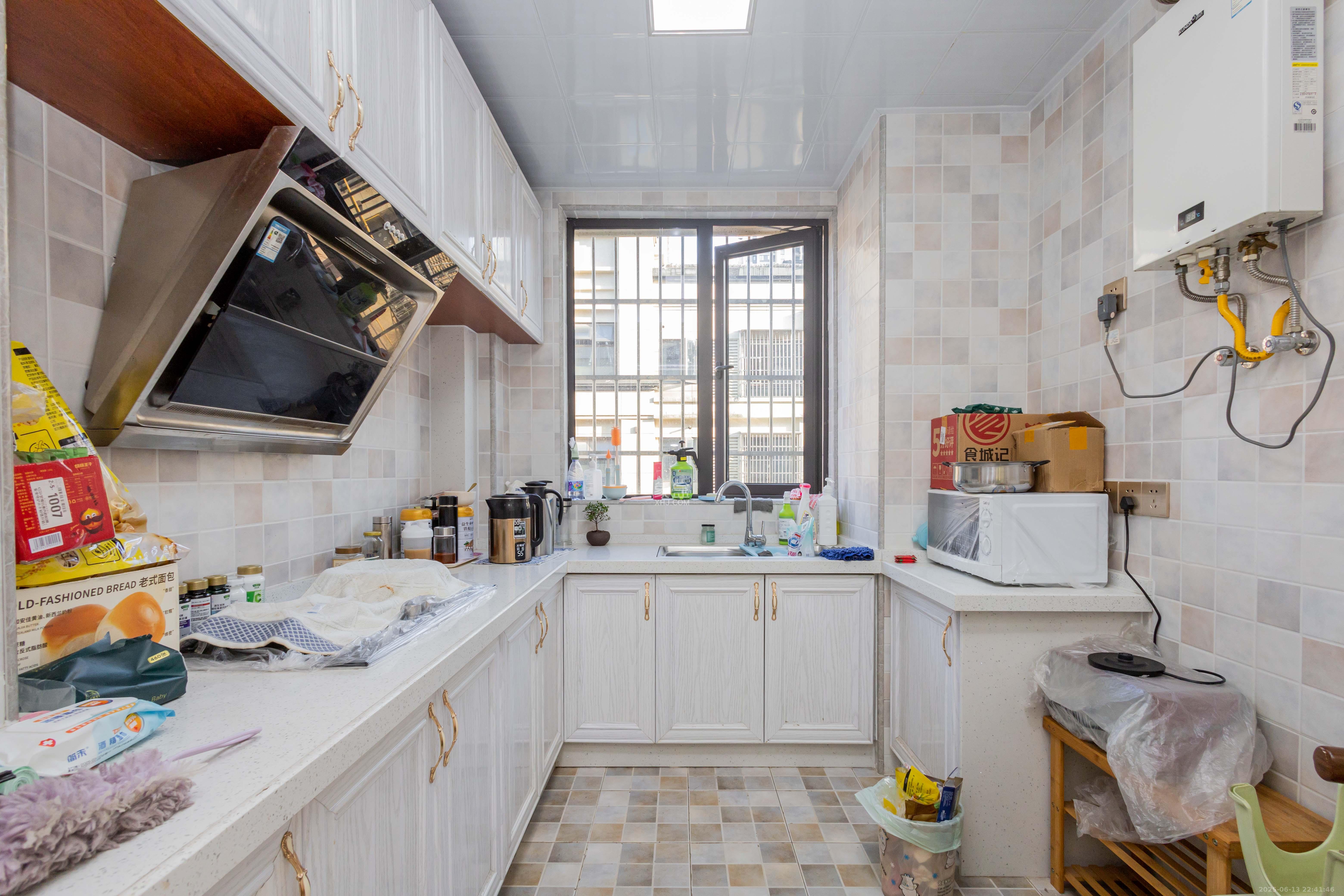 财汇新天地(财汇商务广场) 3室2厅2卫 57.7万 财汇新天地(财汇商务广场) 3室2厅2卫 57.7万厨房