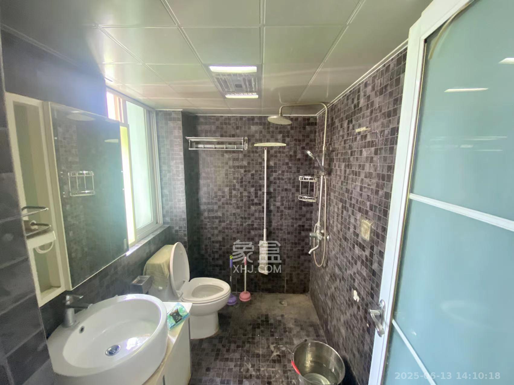 巧克力空间(建鸿达现代大厦) 2室2厅1卫 2000.0元/月 巧克力空间(建鸿达现代大厦) 2室2厅1卫 2000.0元/月室内图