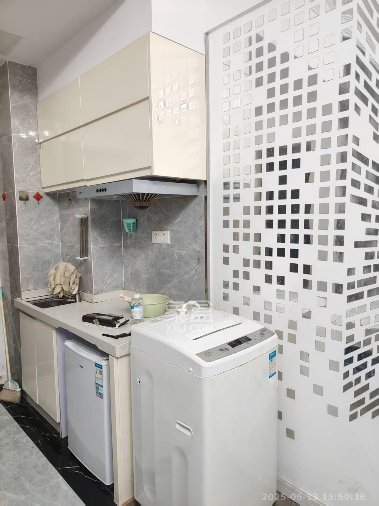 梅溪鑫苑名家  1室1厅1卫    1300.0元/月室内图