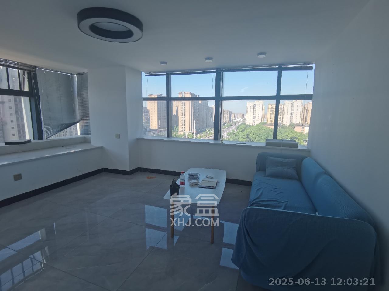 裕天国际商汇中心 1室1厅1卫 3200.0元/月 裕天国际商汇中心 1室1厅1卫 3200.0元/月室内图