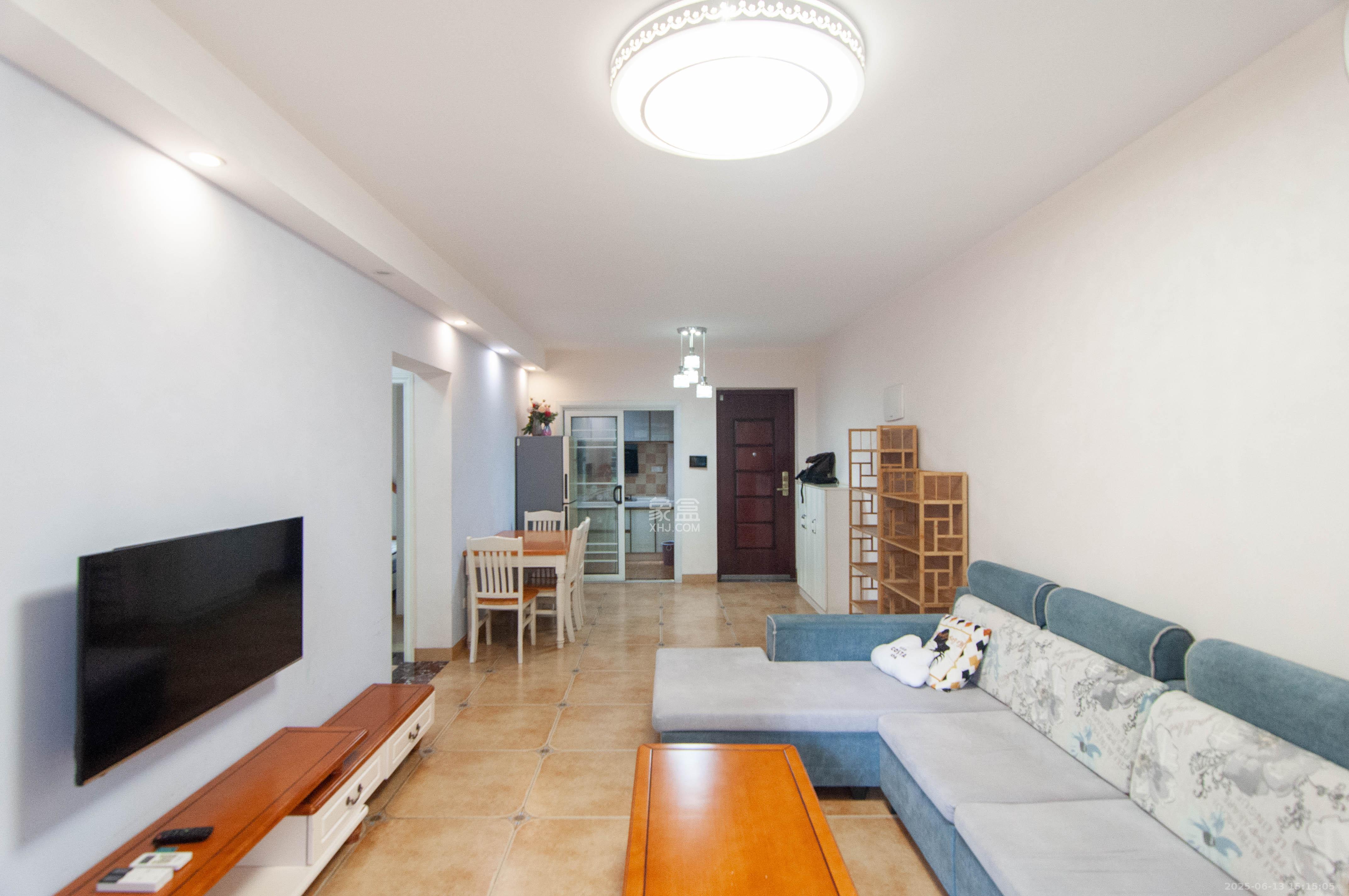 中海梅溪湖壹号 2室2厅1卫 120.0万 中海梅溪湖壹号 2室2厅1卫 120.0万客厅