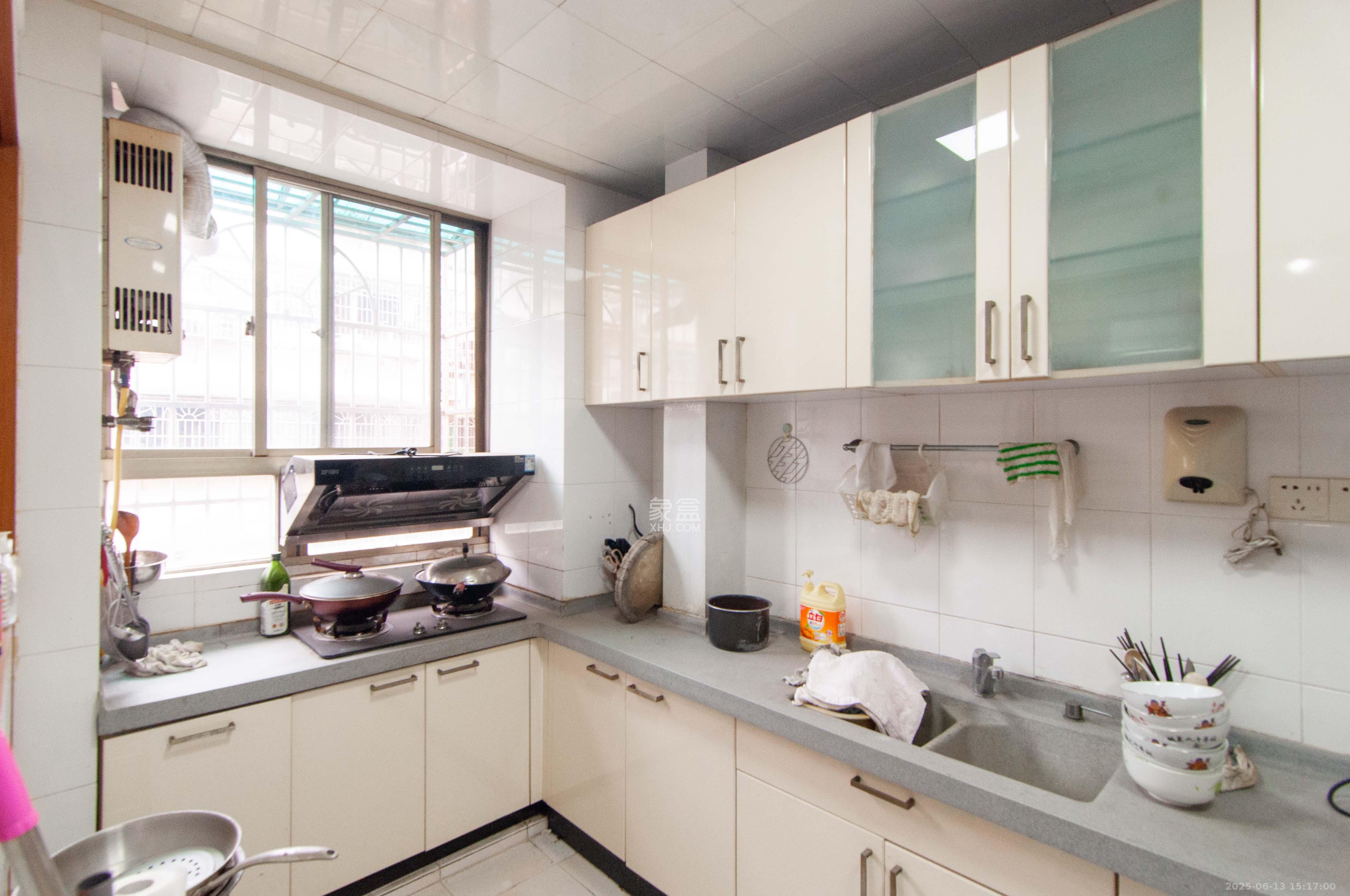 湘仪家园  1室0厅0卫    76.0万 湘仪家园  1室0厅0卫    76.0万厨房