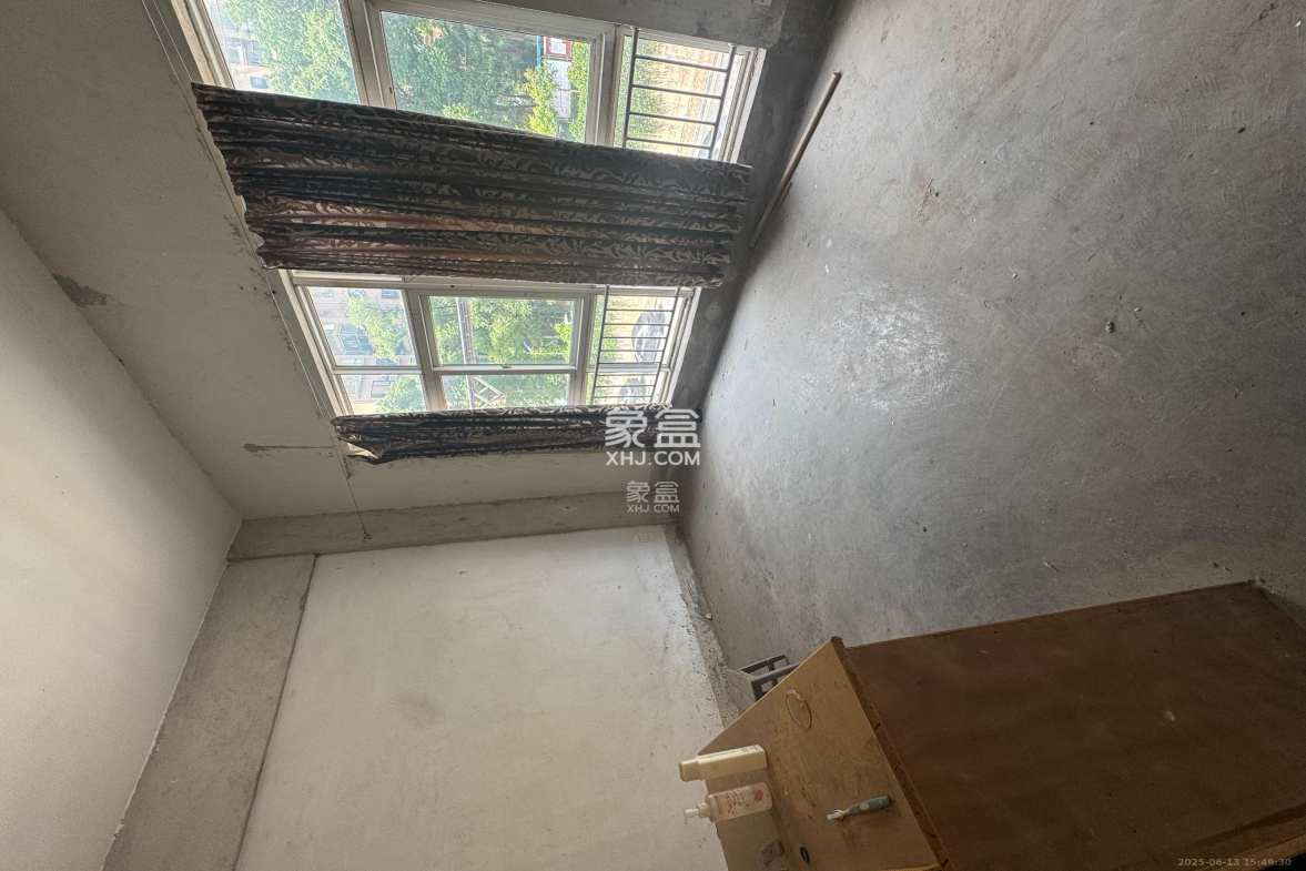 风华四季园 3室2厅1卫 2300.0元/月 风华四季园 3室2厅1卫 2300.0元/月室内图