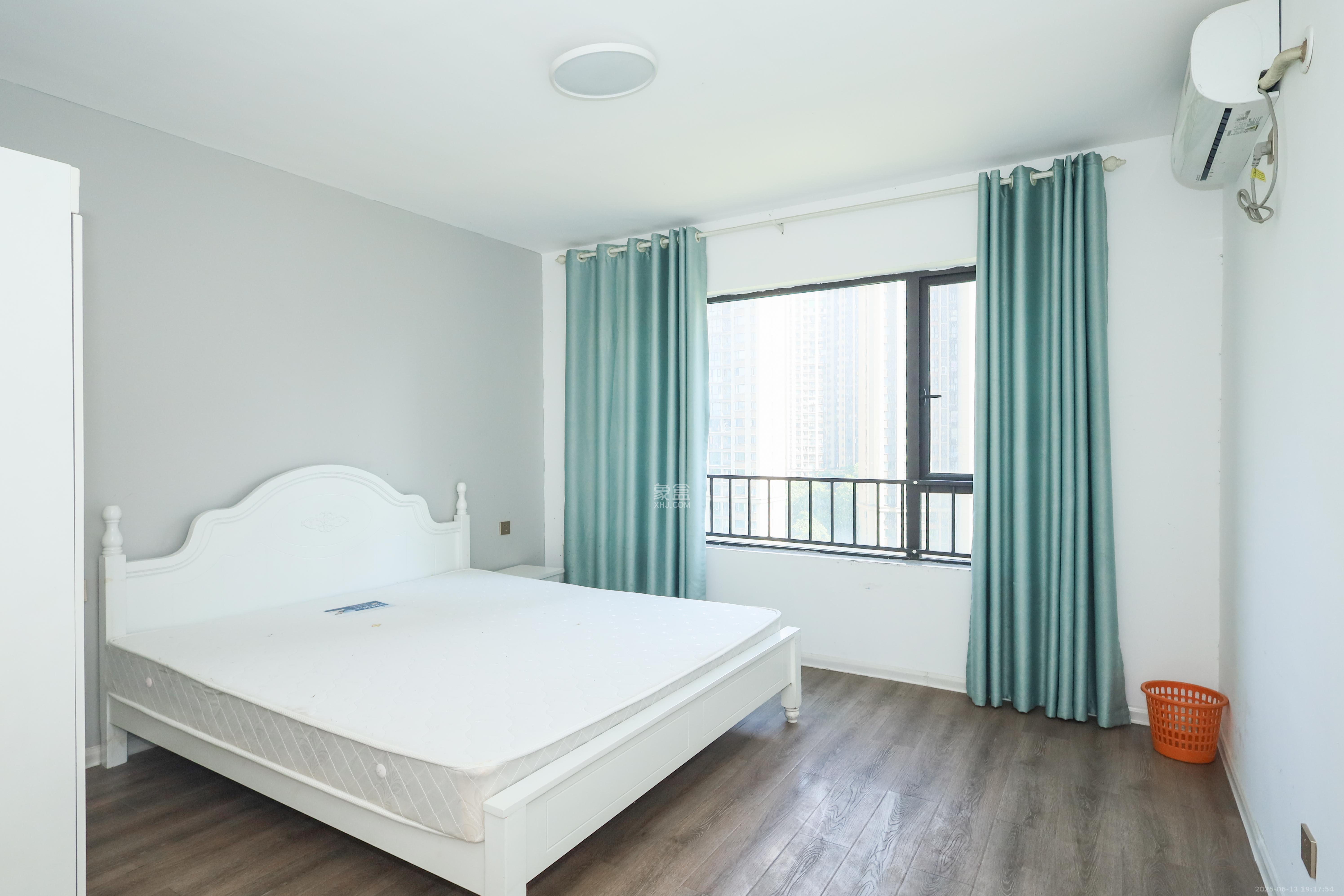 惠天然梅岭国际  4室2厅2卫    176.0万卧室