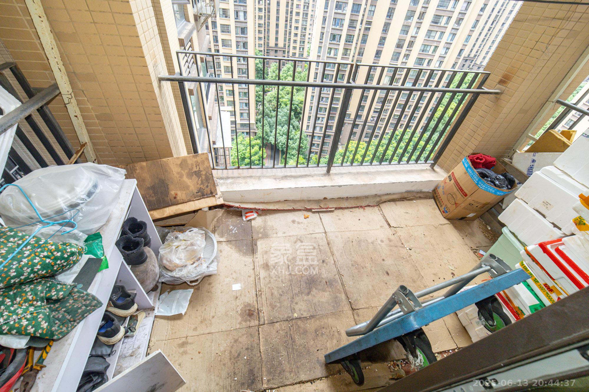 华润凤凰城三期 3室2厅2卫 86.0万 华润凤凰城三期 3室2厅2卫 86.0万阳台