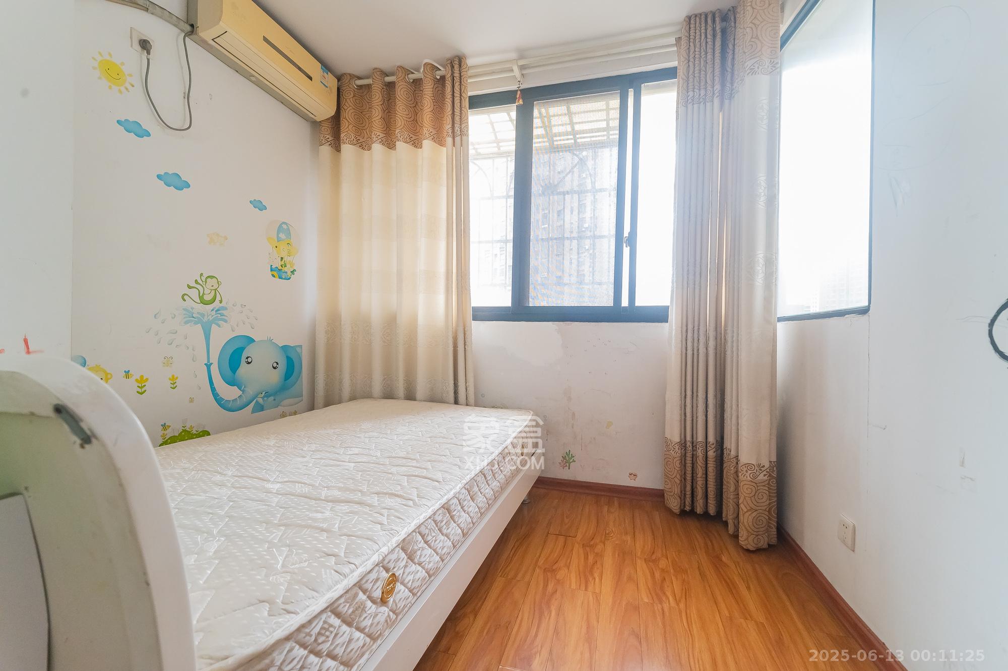 幸福里润城(幸福里二期) 4室2厅2卫 79.0万 幸福里润城(幸福里二期) 4室2厅2卫 79.0万卧室