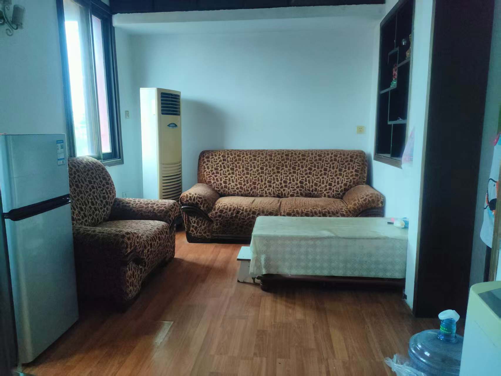 梓园社区(麻纺厂宿舍) 2室1厅1卫 800.0元/月 梓园社区(麻纺厂宿舍) 2室1厅1卫 800.0元/月室内图