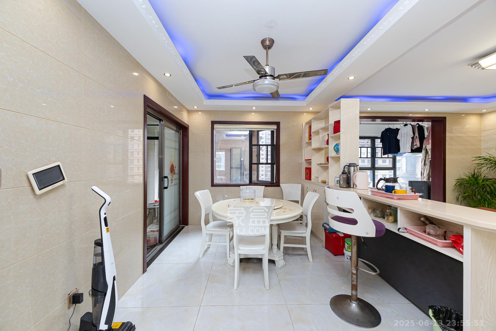 润和之悦（金泽园）  4室2厅2卫    105.0万客厅