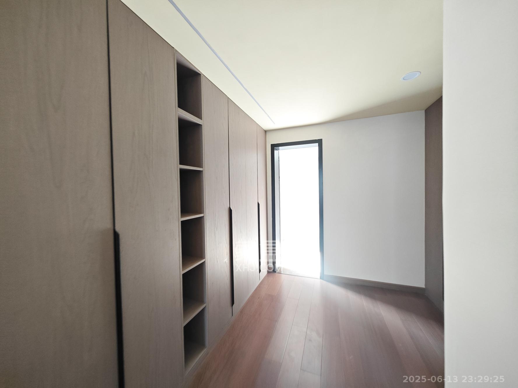 保利城（中航城国际社区、郡原美村）  4室2厅2卫    168.0万其他