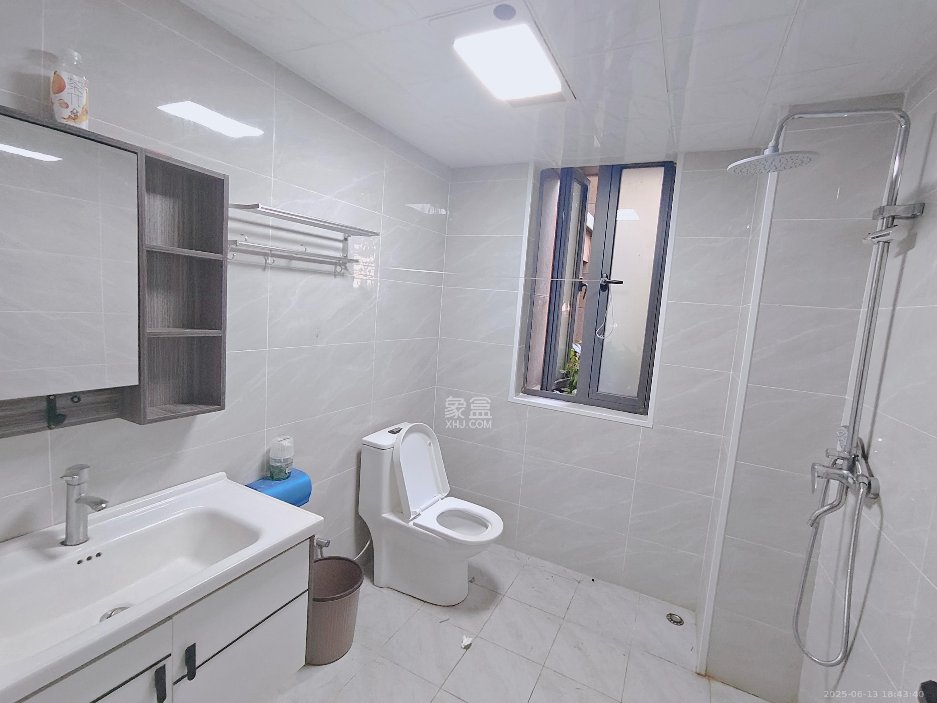 半山壹号 3室2厅2卫 2500.0元/月 半山壹号 3室2厅2卫 2500.0元/月室内图