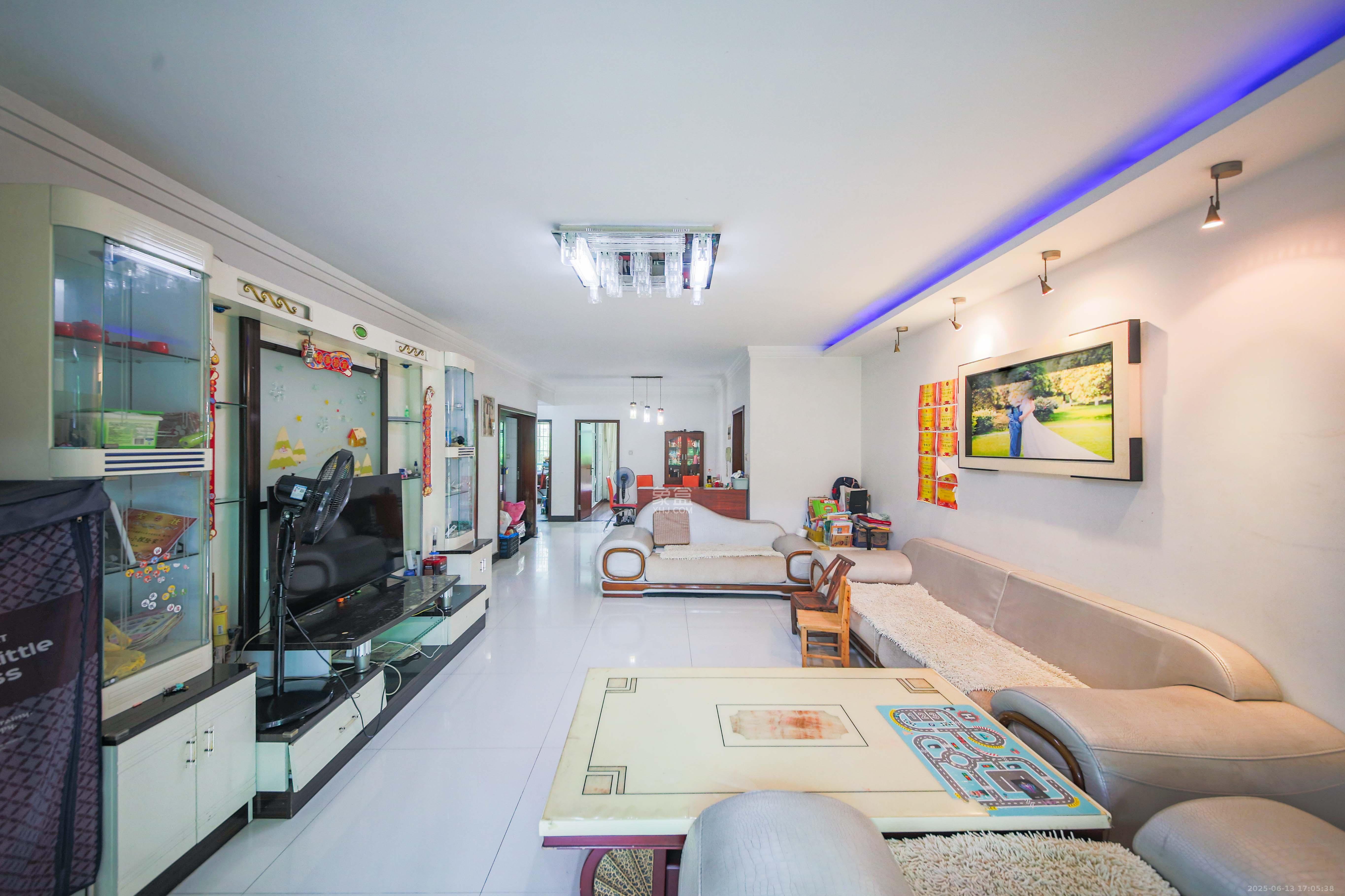 柠檬丽都 3室2厅2卫 78.0万 柠檬丽都 3室2厅2卫 78.0万客厅