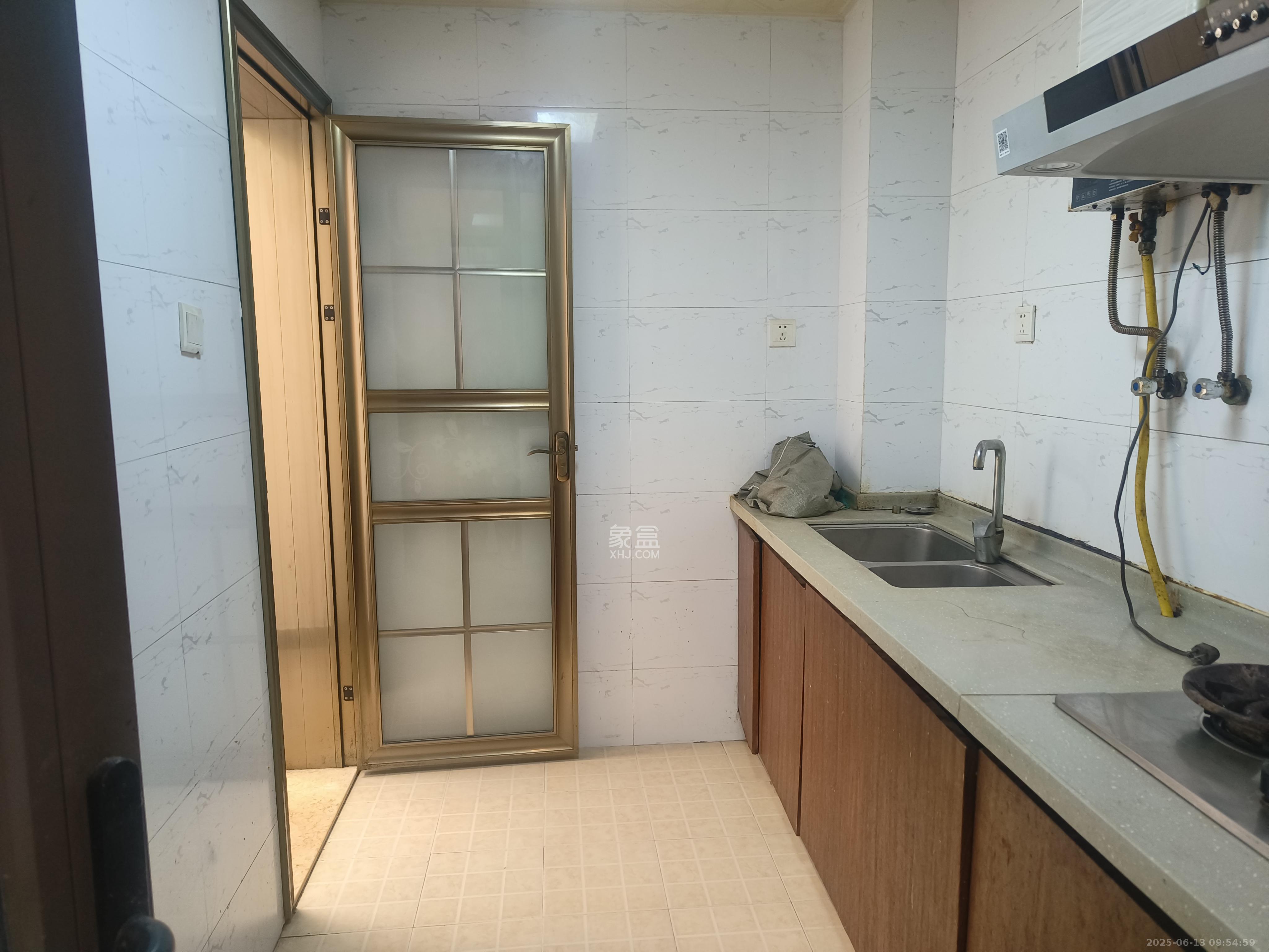 英祥春天 3室2厅1卫 2200.0元/月 英祥春天 3室2厅1卫 2200.0元/月室内图