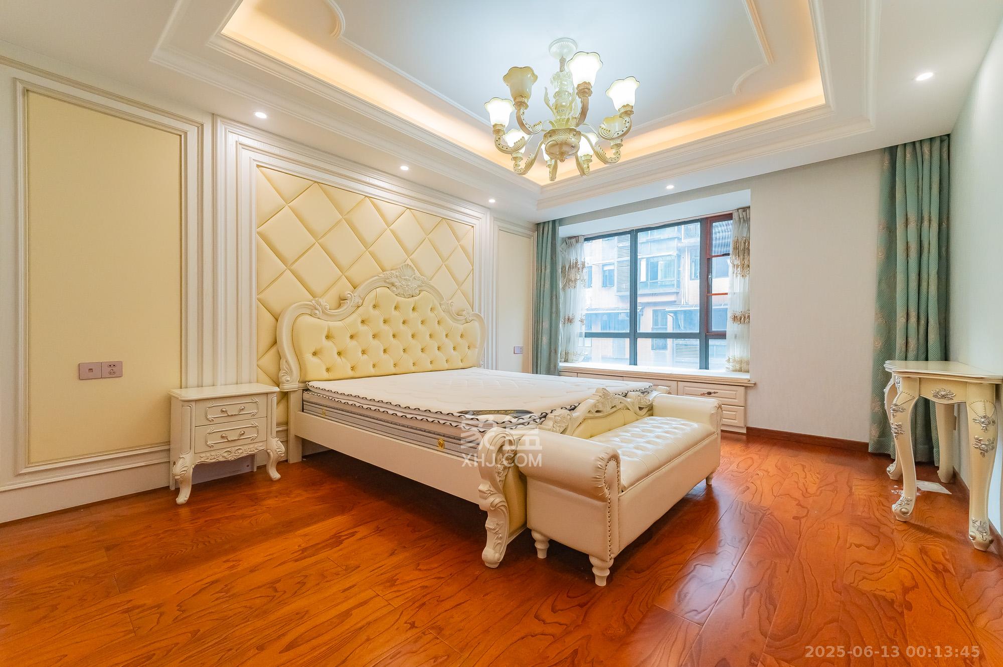 海伦春天  5室3厅4卫    208.0万 海伦春天  5室3厅4卫    208.0万卧室