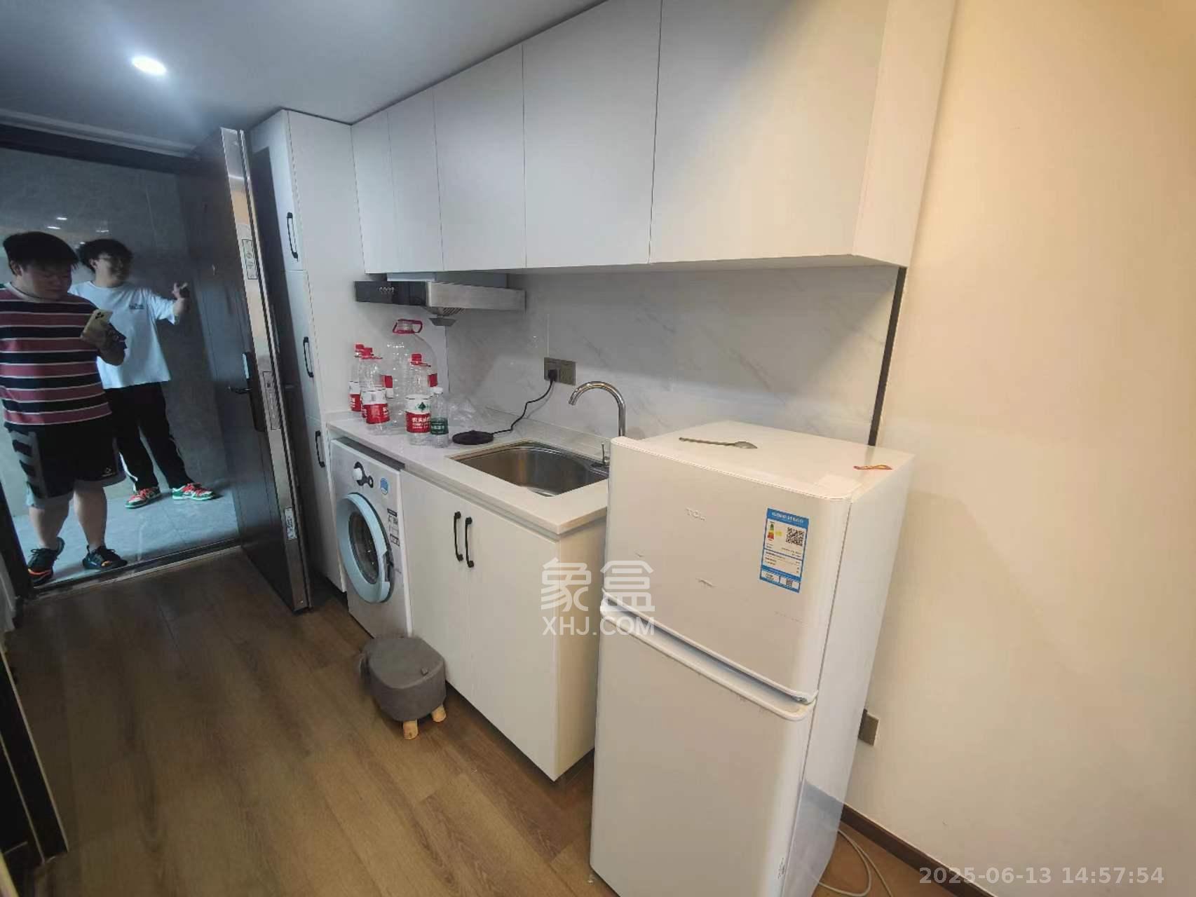 越秀悦湖台  2室1厅1卫   2500.00元/月室内图