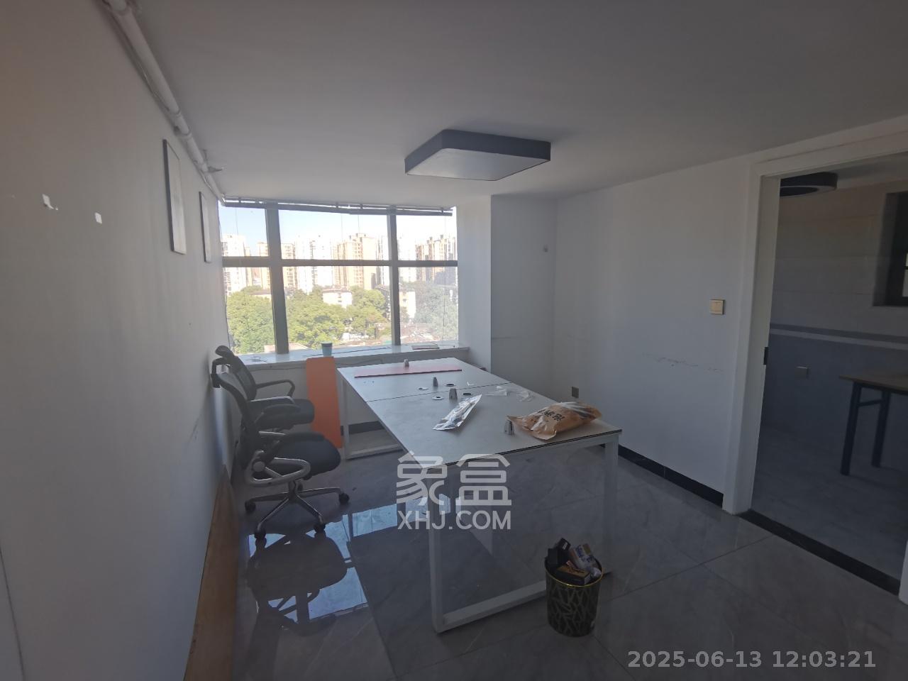 裕天国际商汇中心 1室1厅1卫 3200.0元/月 裕天国际商汇中心 1室1厅1卫 3200.0元/月室内图