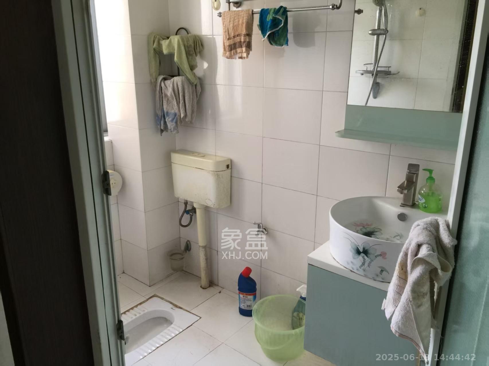 芙蓉苑 4室2厅2卫 3000.0元/月 芙蓉苑 4室2厅2卫 3000.0元/月室内图