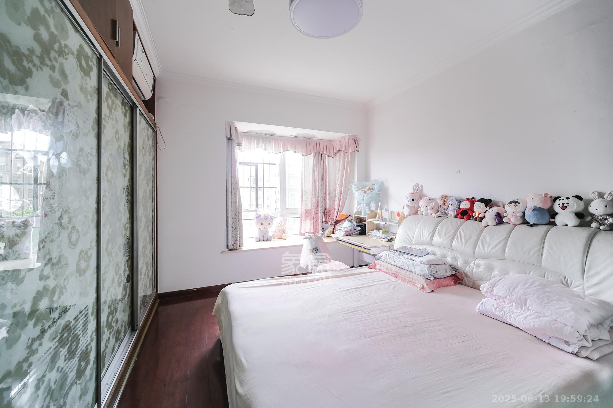 山水湾 3室2厅2卫 79.8万 山水湾 3室2厅2卫 79.8万卧室