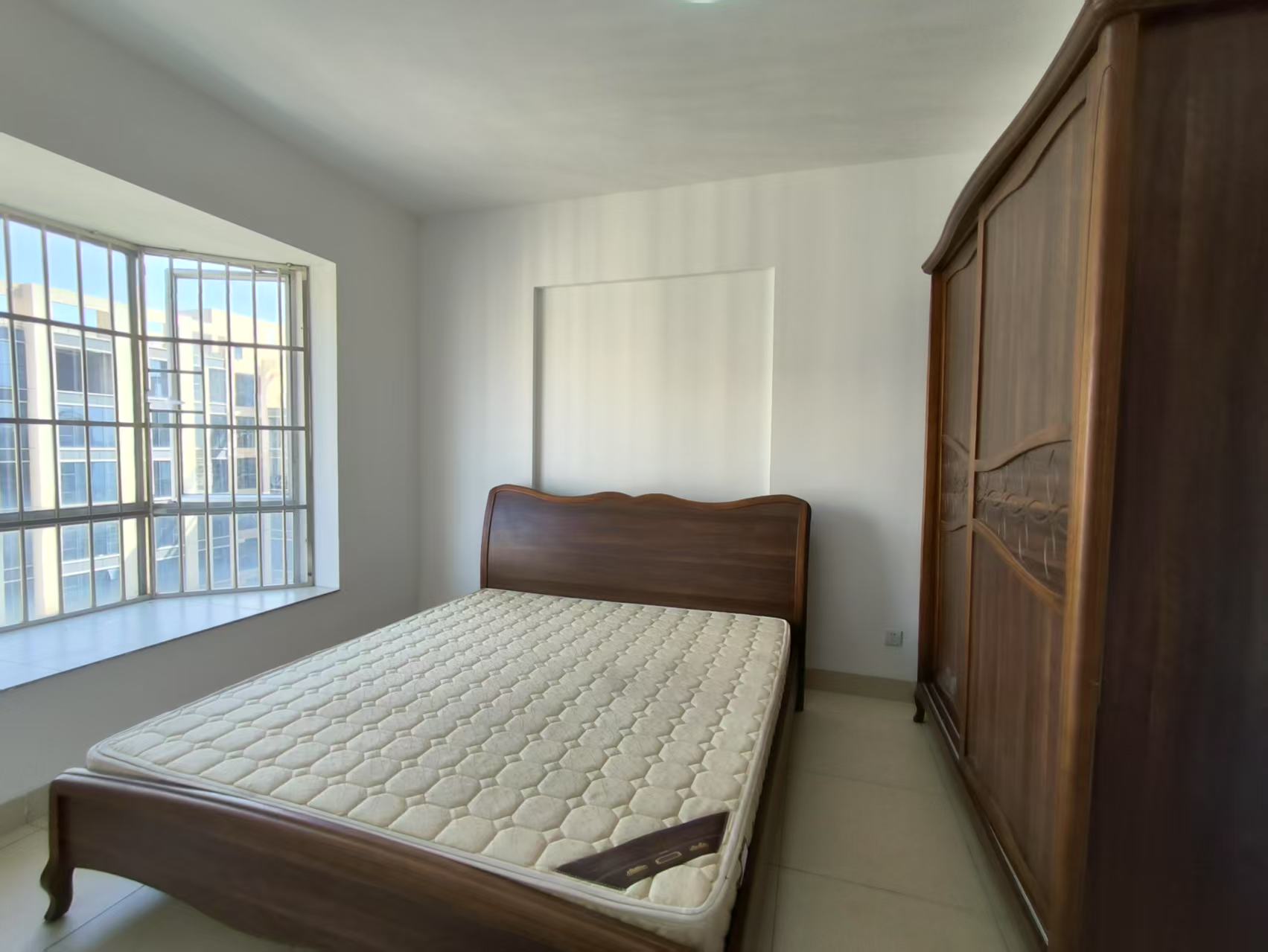 滨江度假城 2室2厅1卫 109.0万 滨江度假城 2室2厅1卫 109.0万客厅