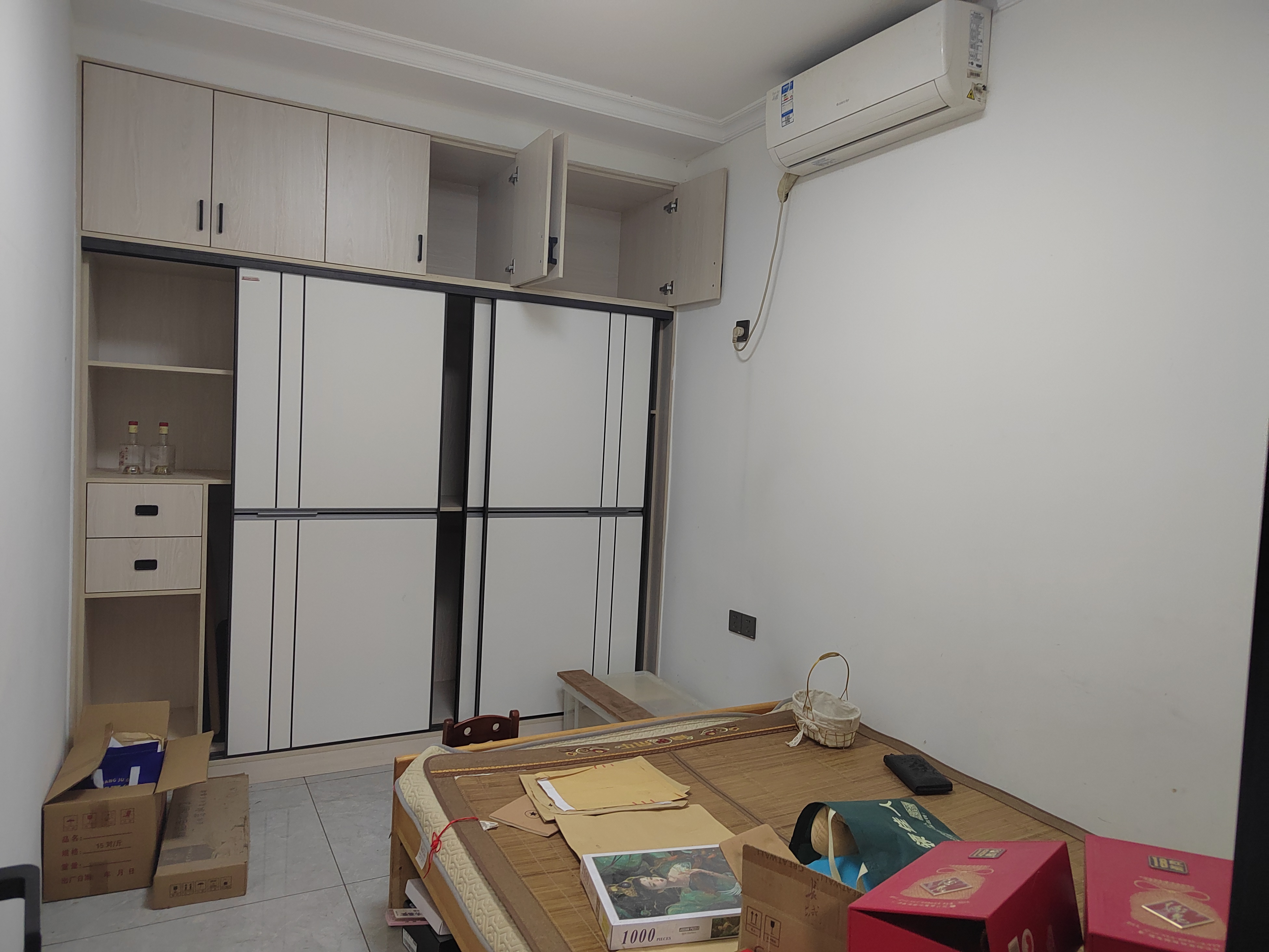 一中附小校内单位房  4室1厅2卫    1600.0元/月室内图