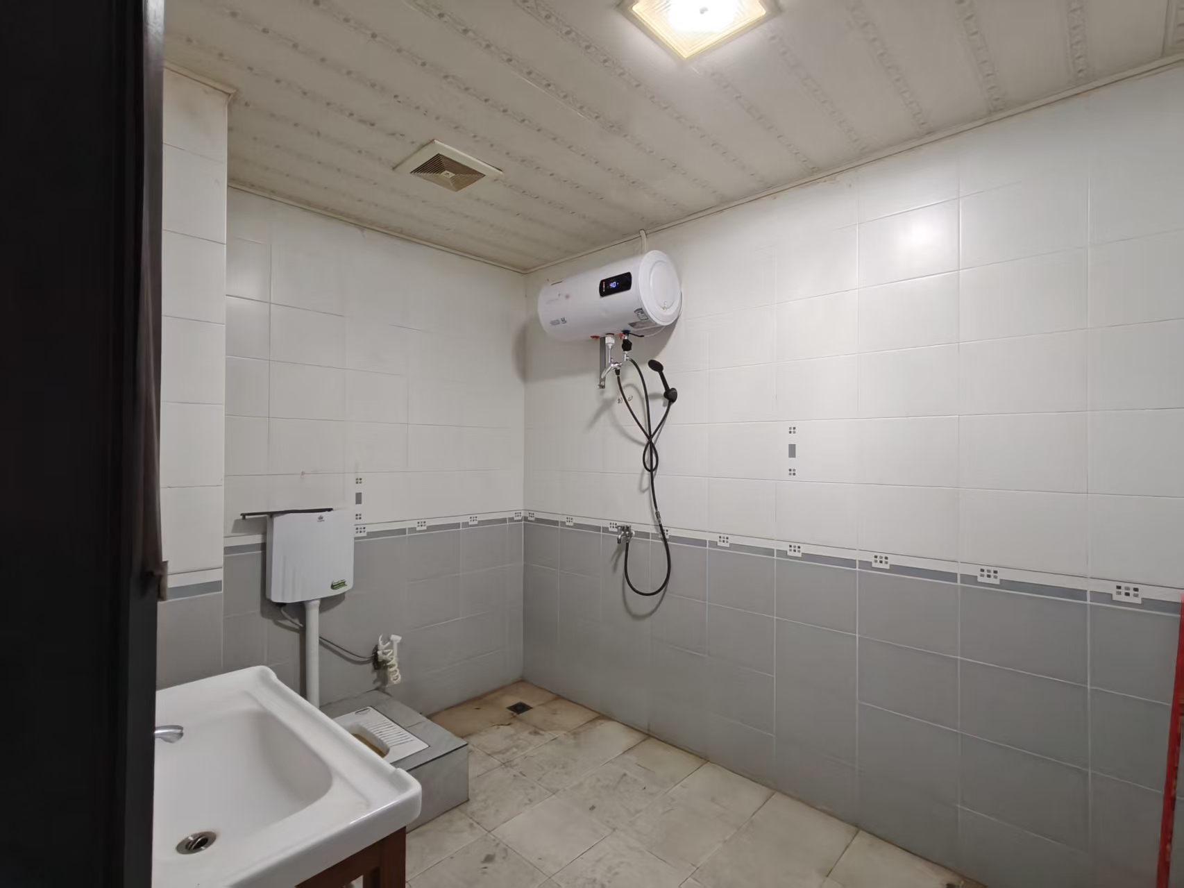 诚田大厦 3室2厅1卫 2500.0元/月 诚田大厦 3室2厅1卫 2500.0元/月室内图