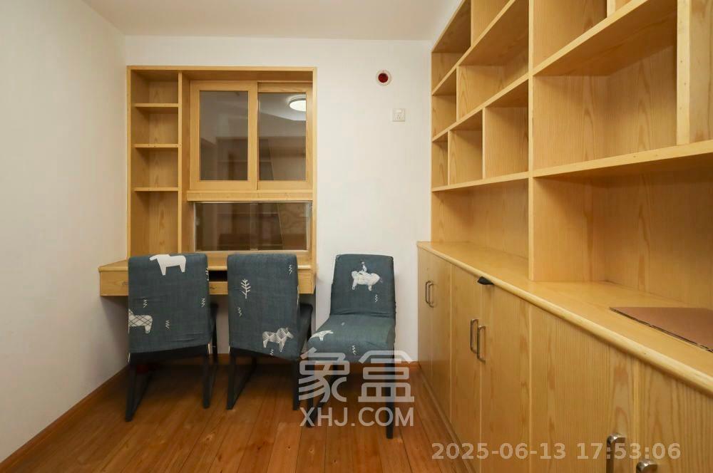 奥克斯广场  3室2厅1卫   2800.00元/月室内图