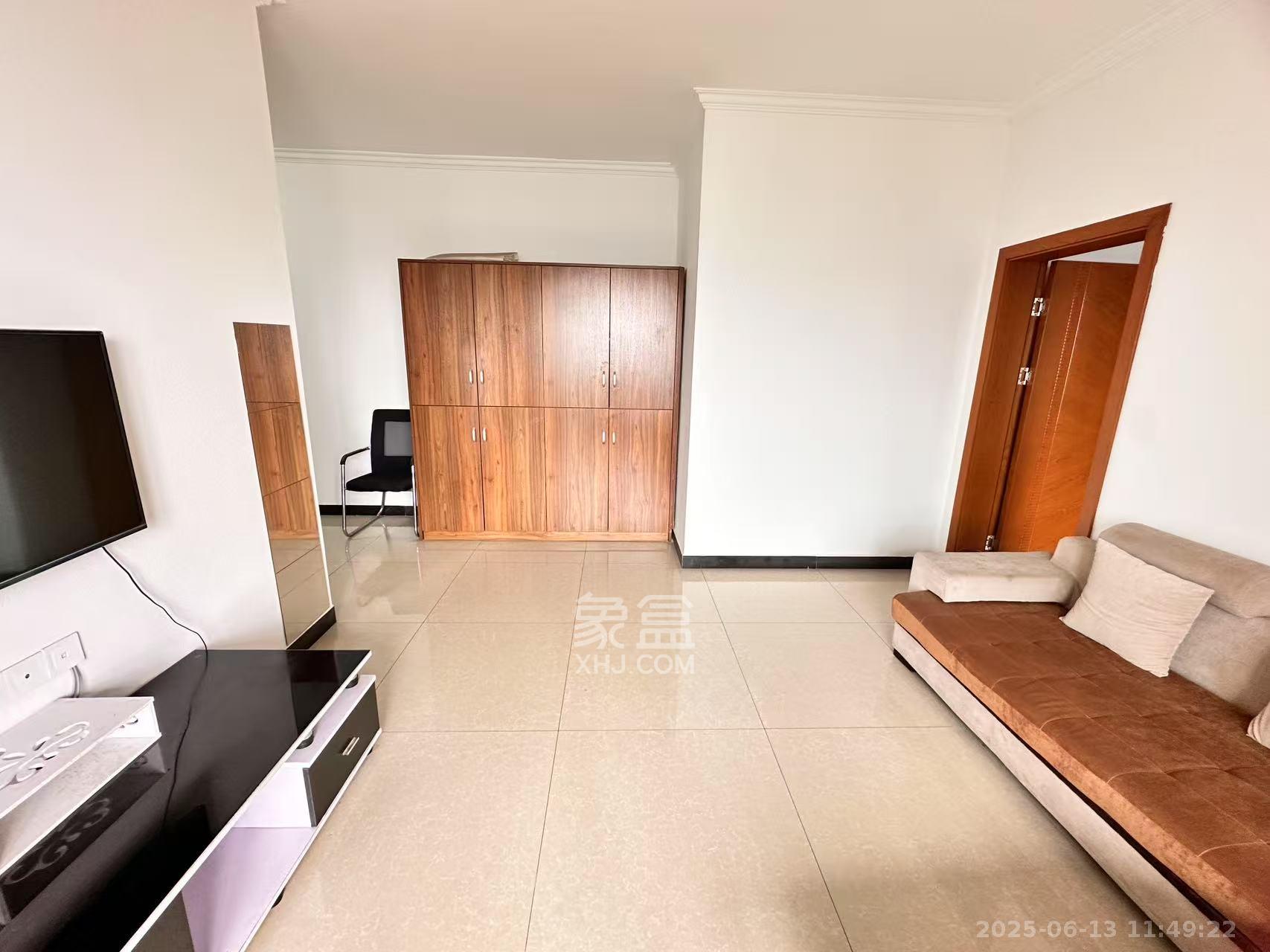 地质家园一、二期(地泰人民公馆) 1室2厅1卫 3400.0元/月 地质家园一、二期(地泰人民公馆) 1室2厅1卫 3400.0元/月室内图