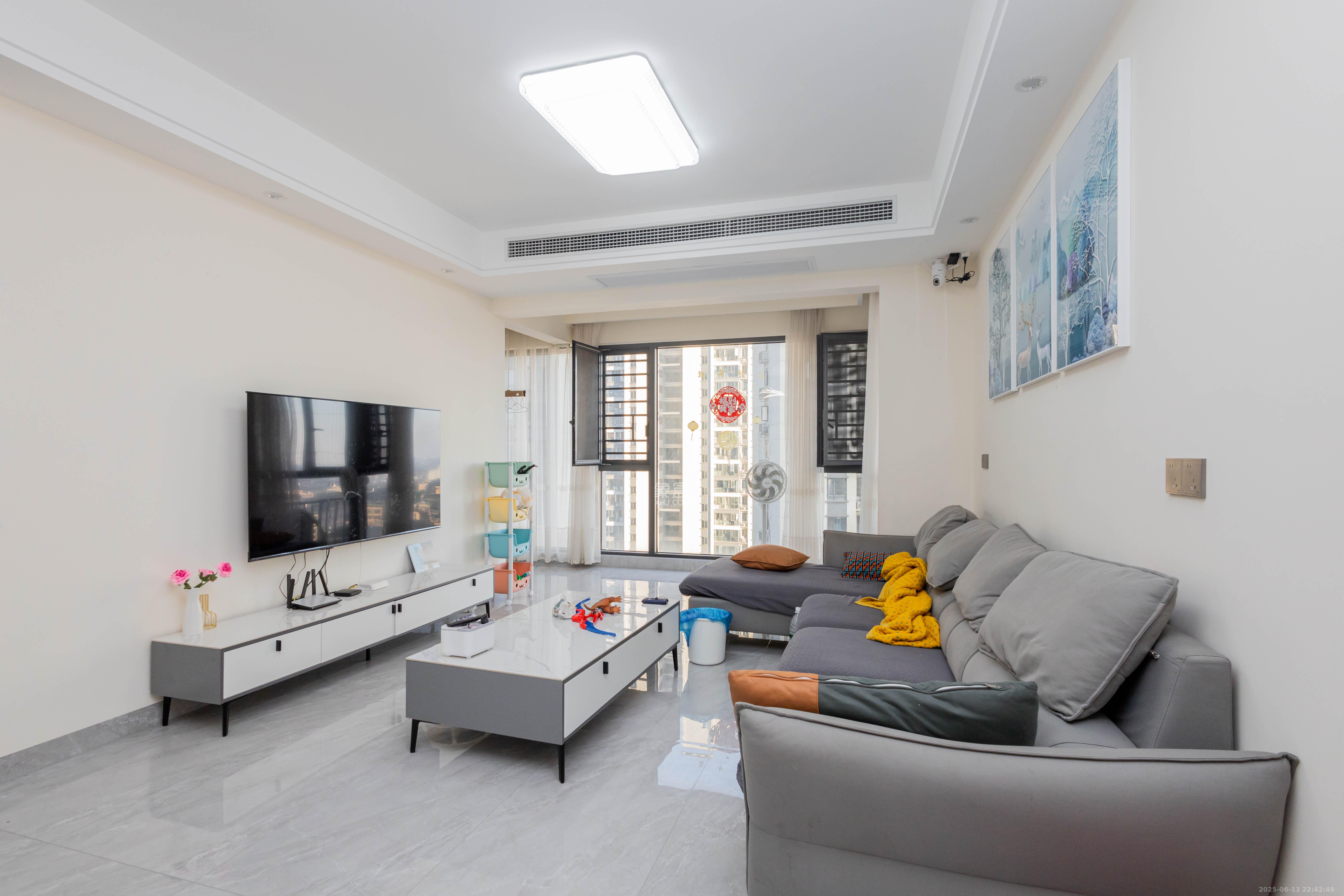 旭辉汇樾城 3室2厅1卫 105.0万 旭辉汇樾城 3室2厅1卫 105.0万客厅