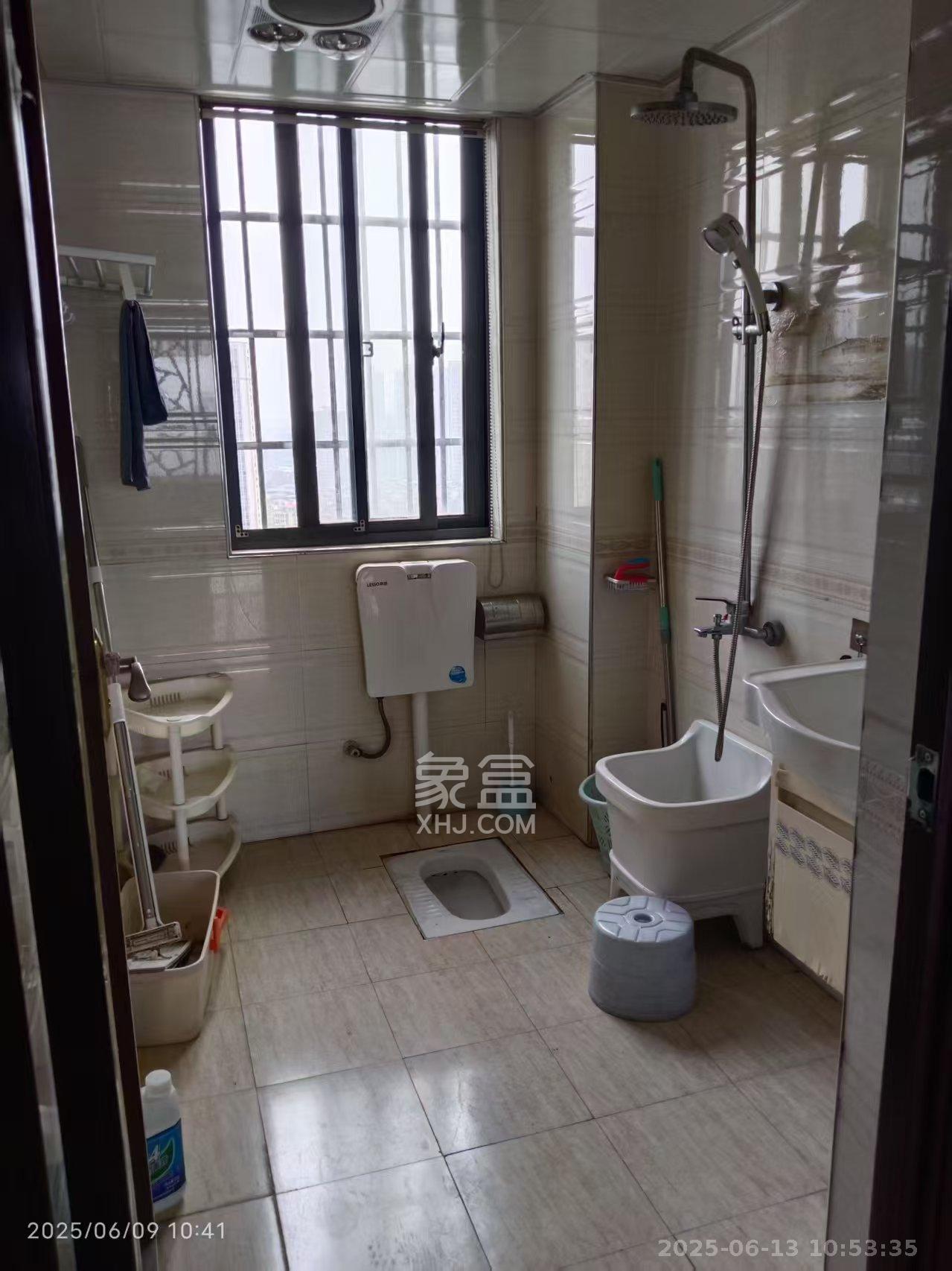 月畔湾  3室2厅2卫   2400.00元/月室内图