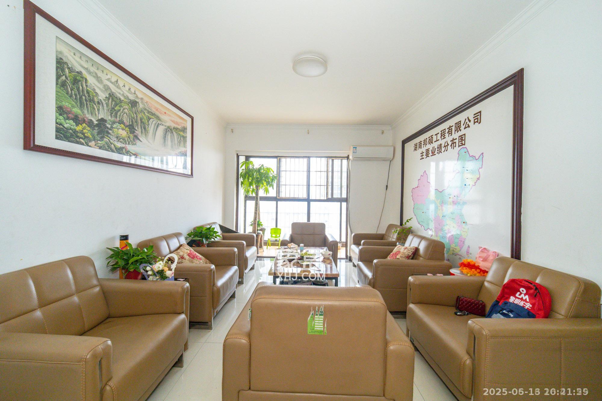 新长海广场  3室2厅1卫    1800.0元/月 新长海广场  3室2厅1卫    1800.0元/月室内图