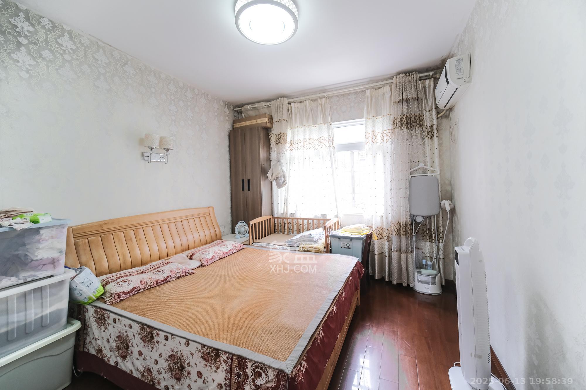 山水湾  3室2厅2卫    95.0万 山水湾  3室2厅2卫    95.0万卧室