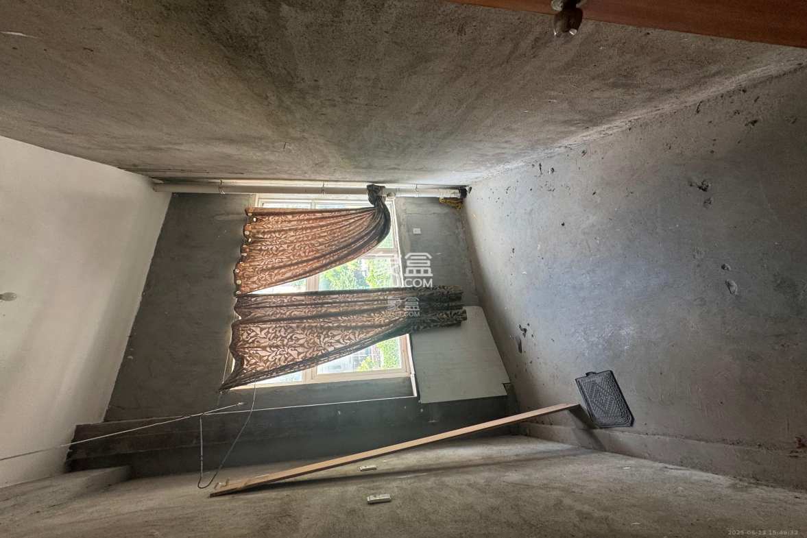 风华四季园 3室2厅1卫 2300.0元/月 风华四季园 3室2厅1卫 2300.0元/月室内图