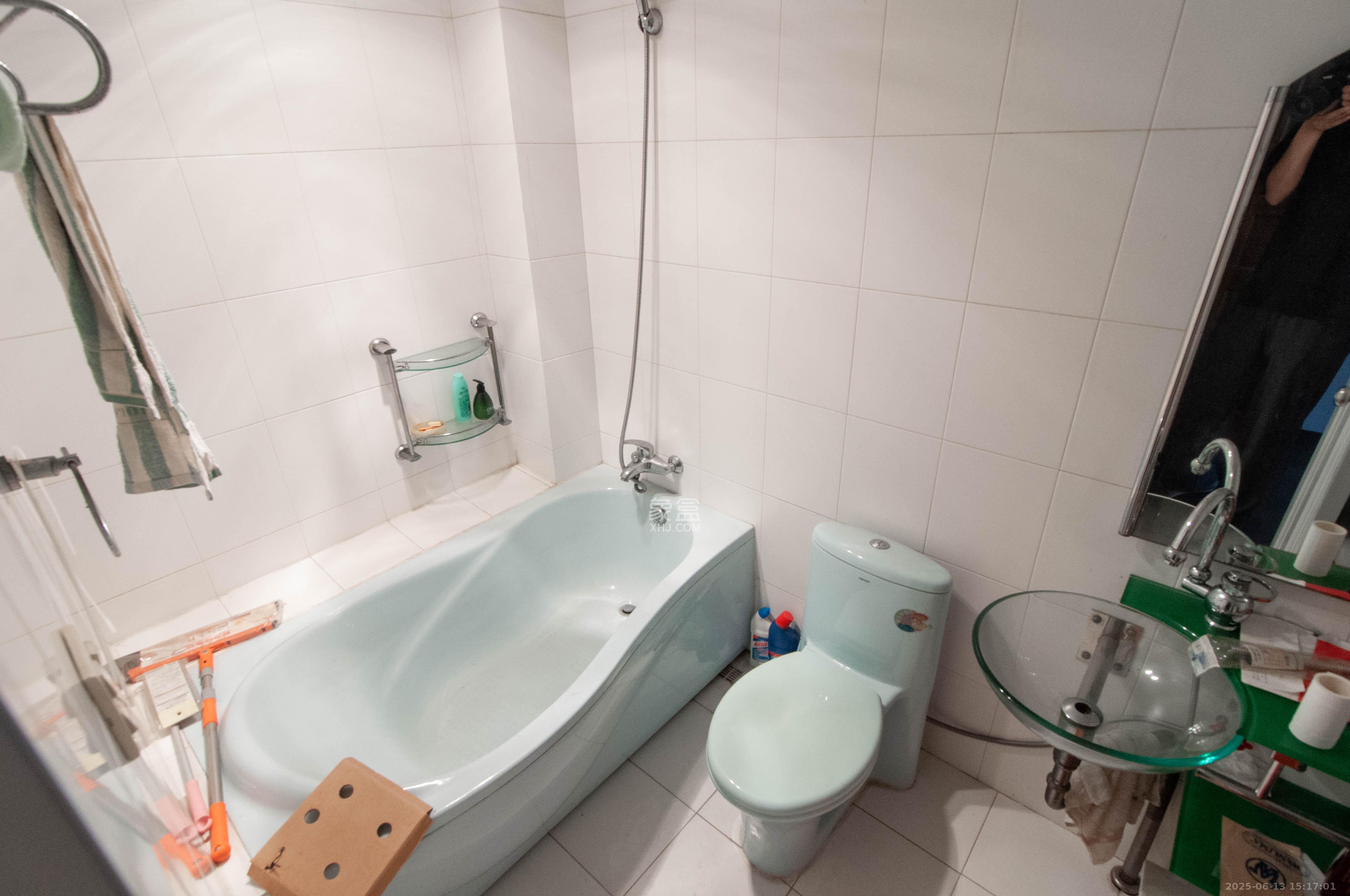 湘仪家园  1室0厅0卫    76.0万 湘仪家园  1室0厅0卫    76.0万卫生间