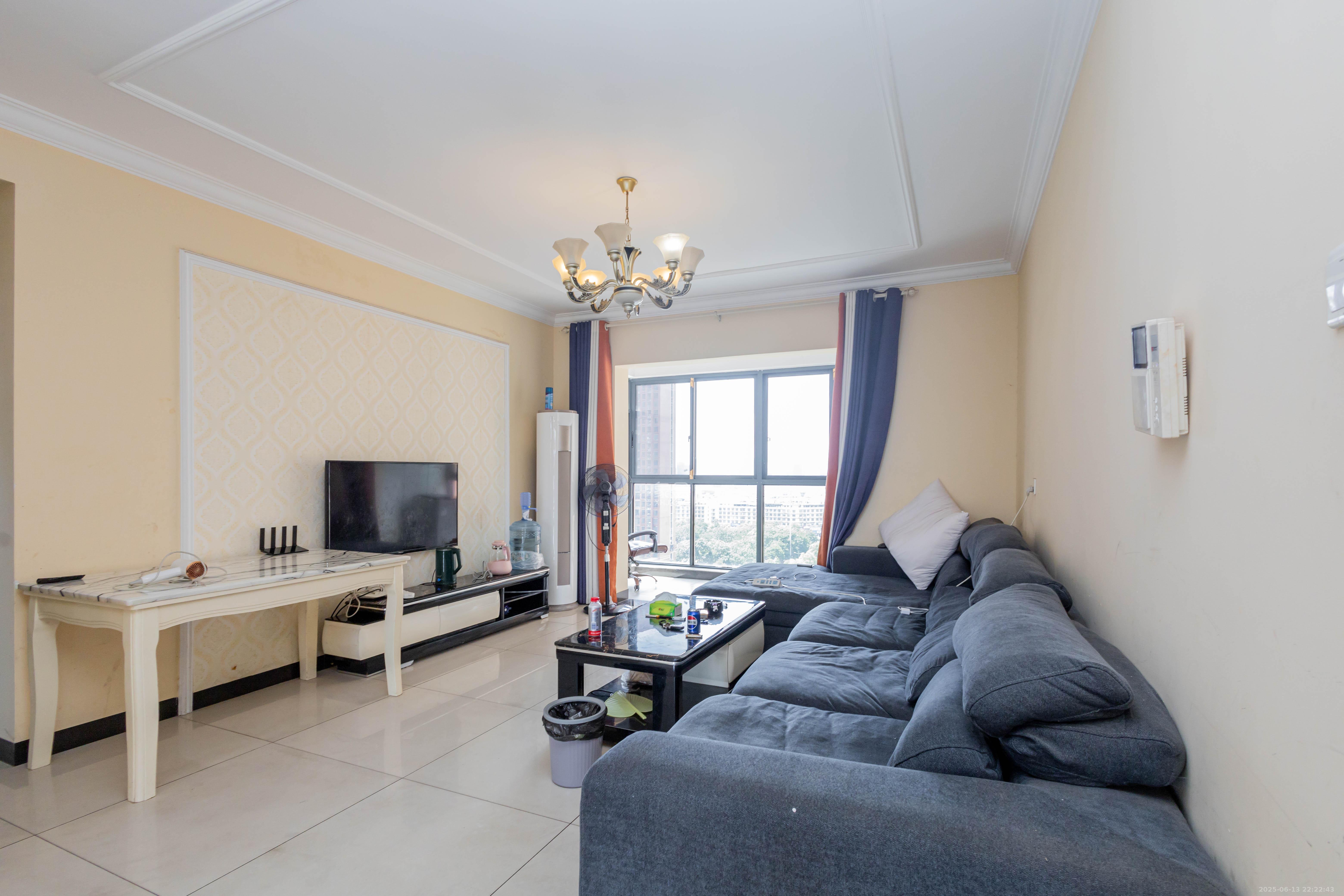 新蕾品阁居 4室2厅1卫 65.8万 新蕾品阁居 4室2厅1卫 65.8万客厅