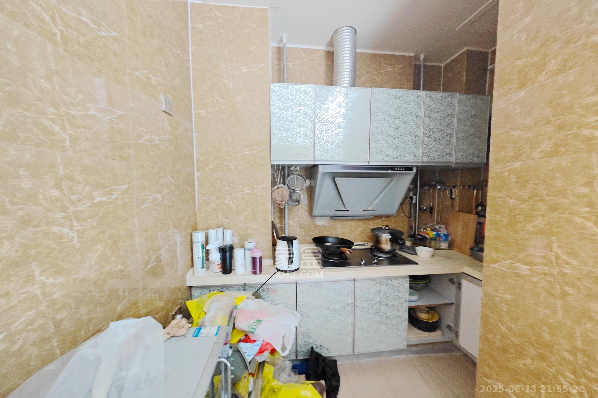 东塘瑞府  3室2厅1卫   69.80万厨房