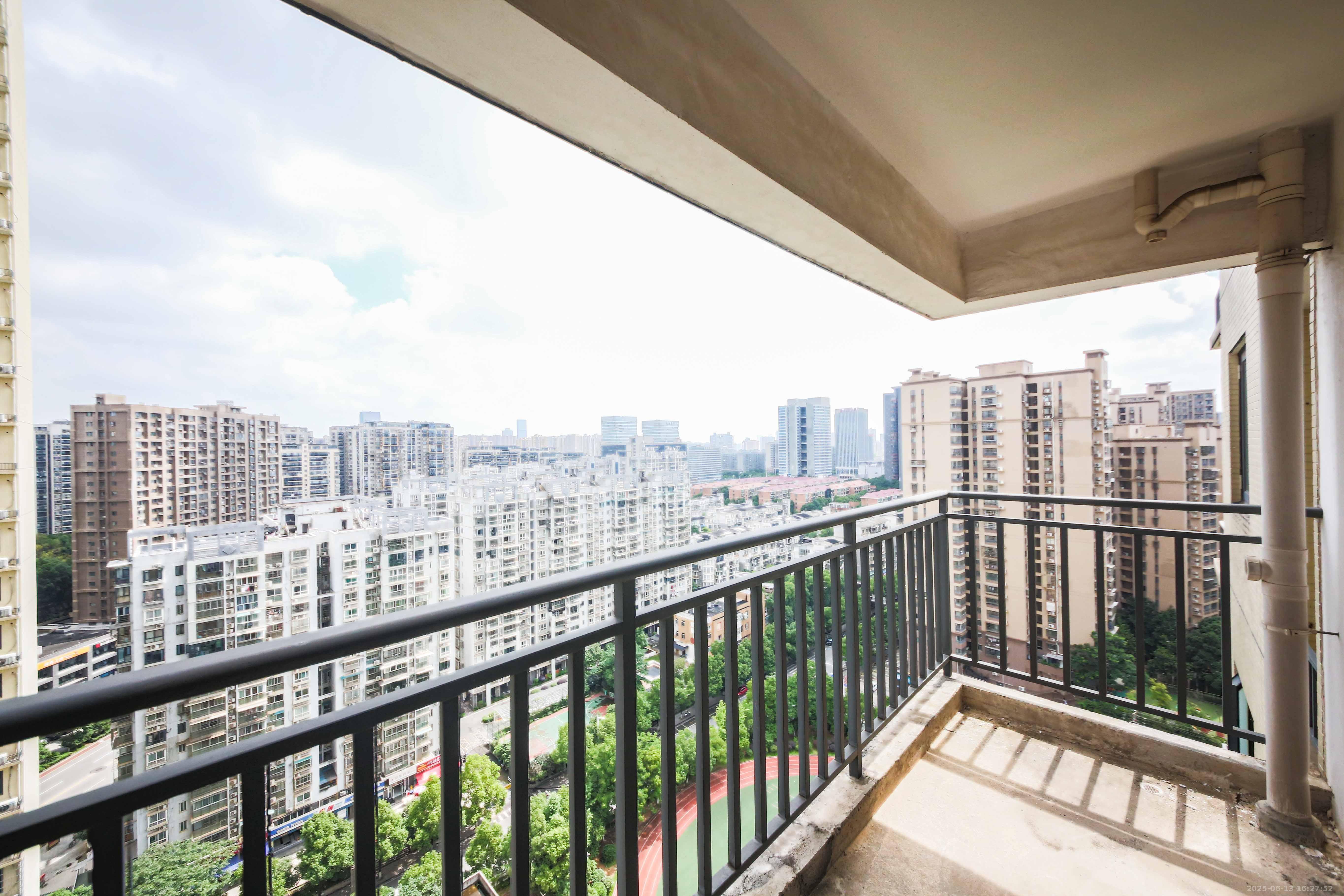丽水熙园  3室2厅2卫   112.80万阳台
