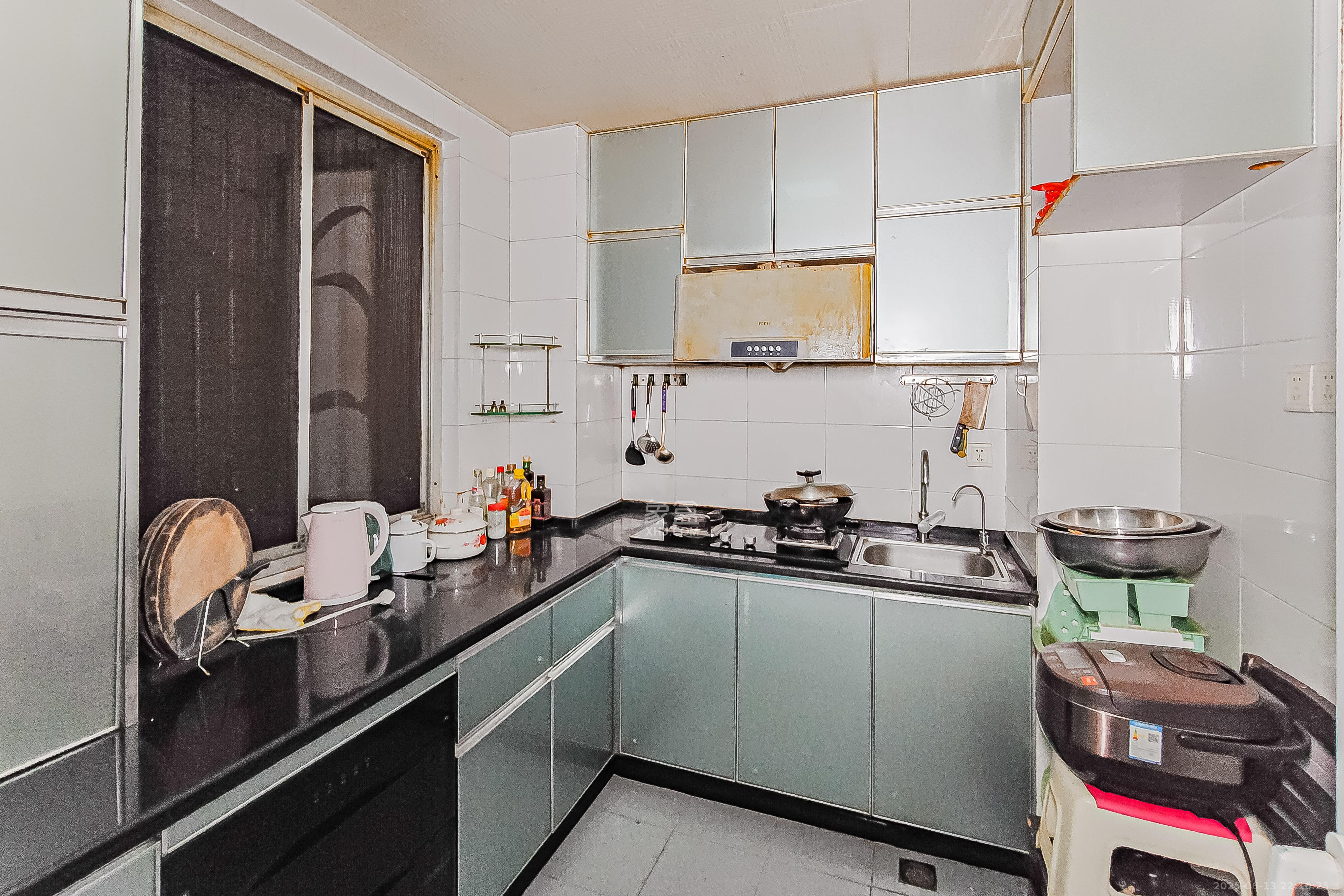 鑫溪大厦 2室1厅1卫 76.0万 鑫溪大厦 2室1厅1卫 76.0万厨房