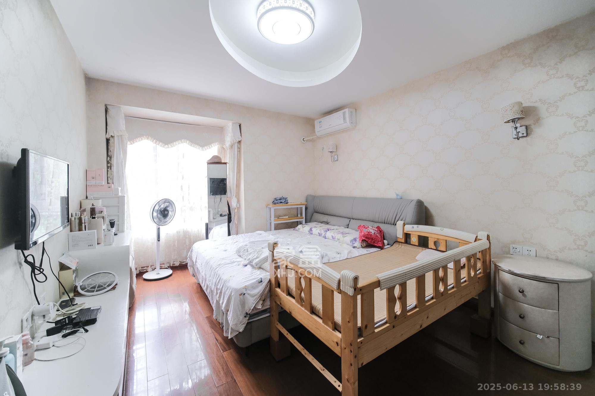 山水湾  3室2厅2卫    95.0万 山水湾  3室2厅2卫    95.0万卧室