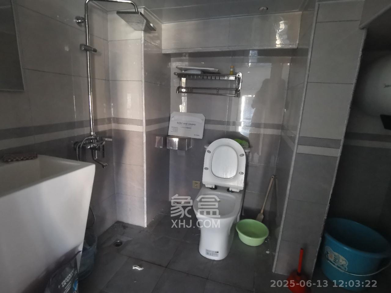 裕天国际商汇中心 1室1厅1卫 3200.0元/月 裕天国际商汇中心 1室1厅1卫 3200.0元/月室内图