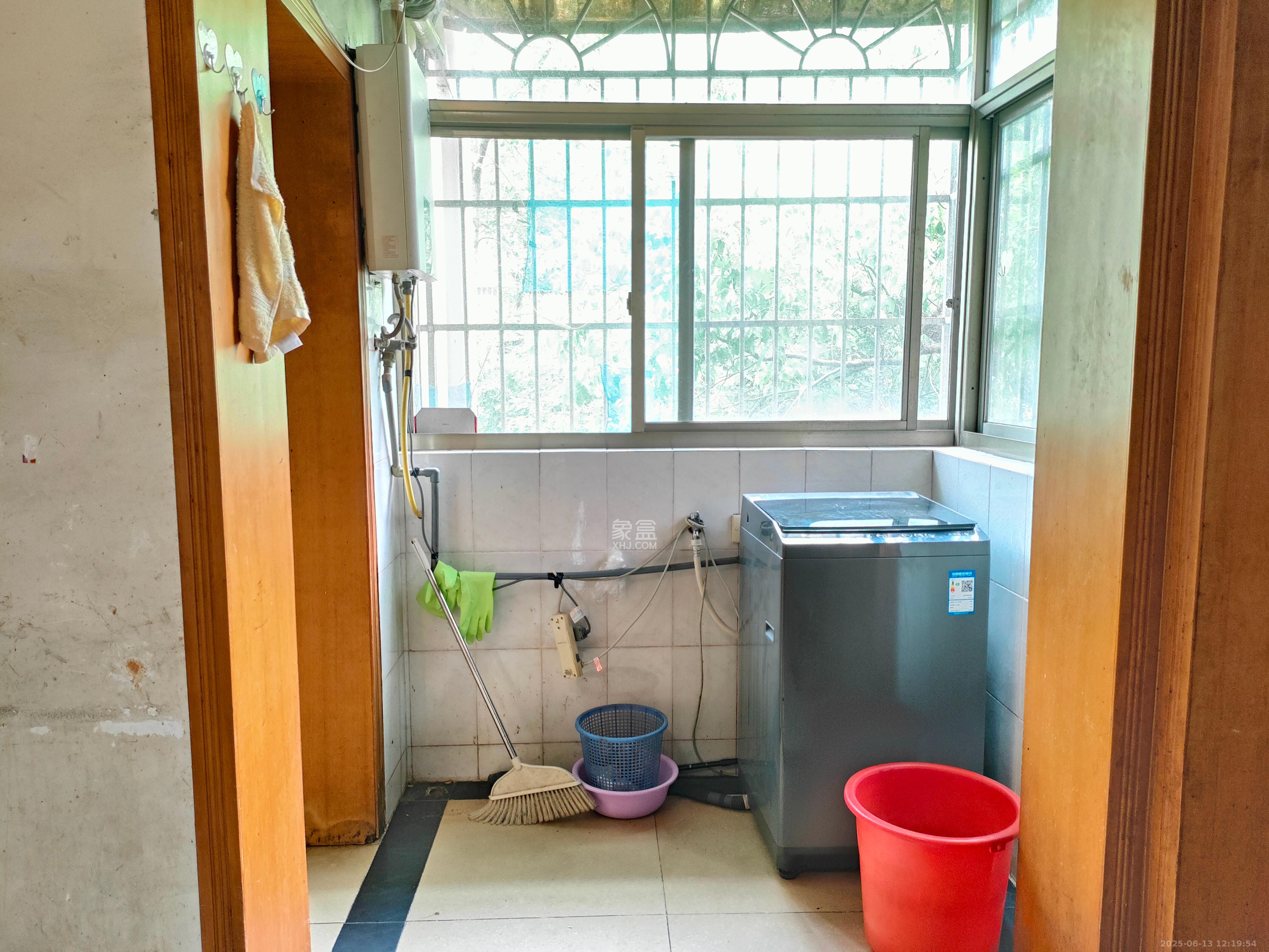 中建五局信和苑三区 4室1厅1卫 1500.0元/月 中建五局信和苑三区 4室1厅1卫 1500.0元/月室内图