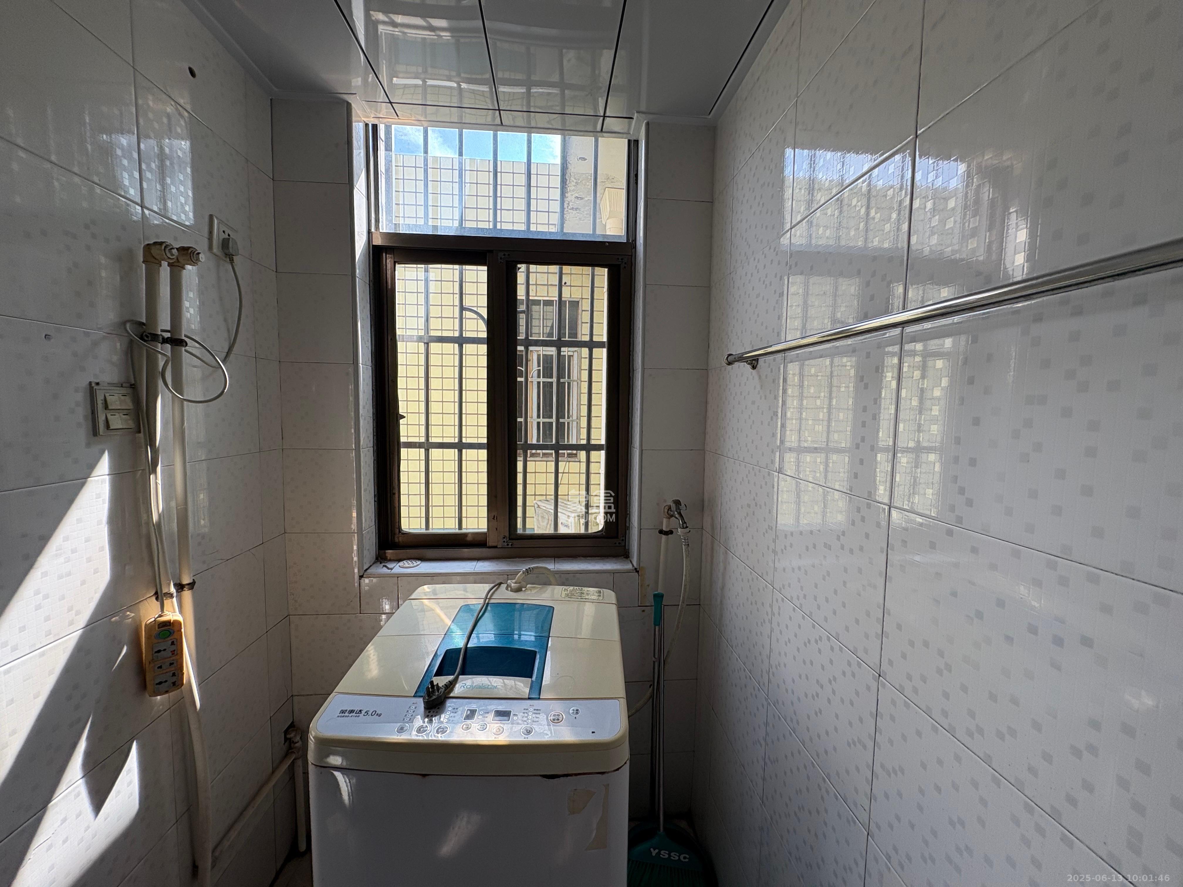 兴联小区 2室2厅1卫 1600.0元/月 兴联小区 2室2厅1卫 1600.0元/月室内图