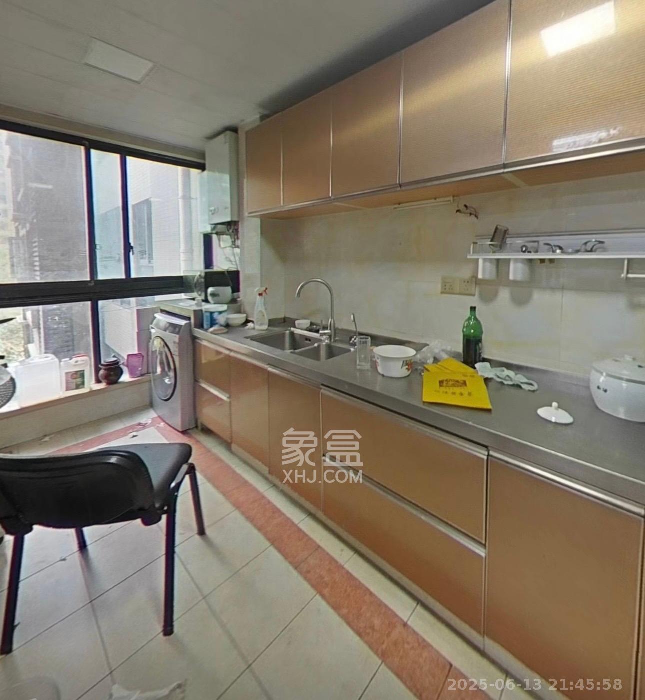 藏珑湖上国际花园 4室2厅2卫 5500.0元/月 藏珑湖上国际花园 4室2厅2卫 5500.0元/月室内图