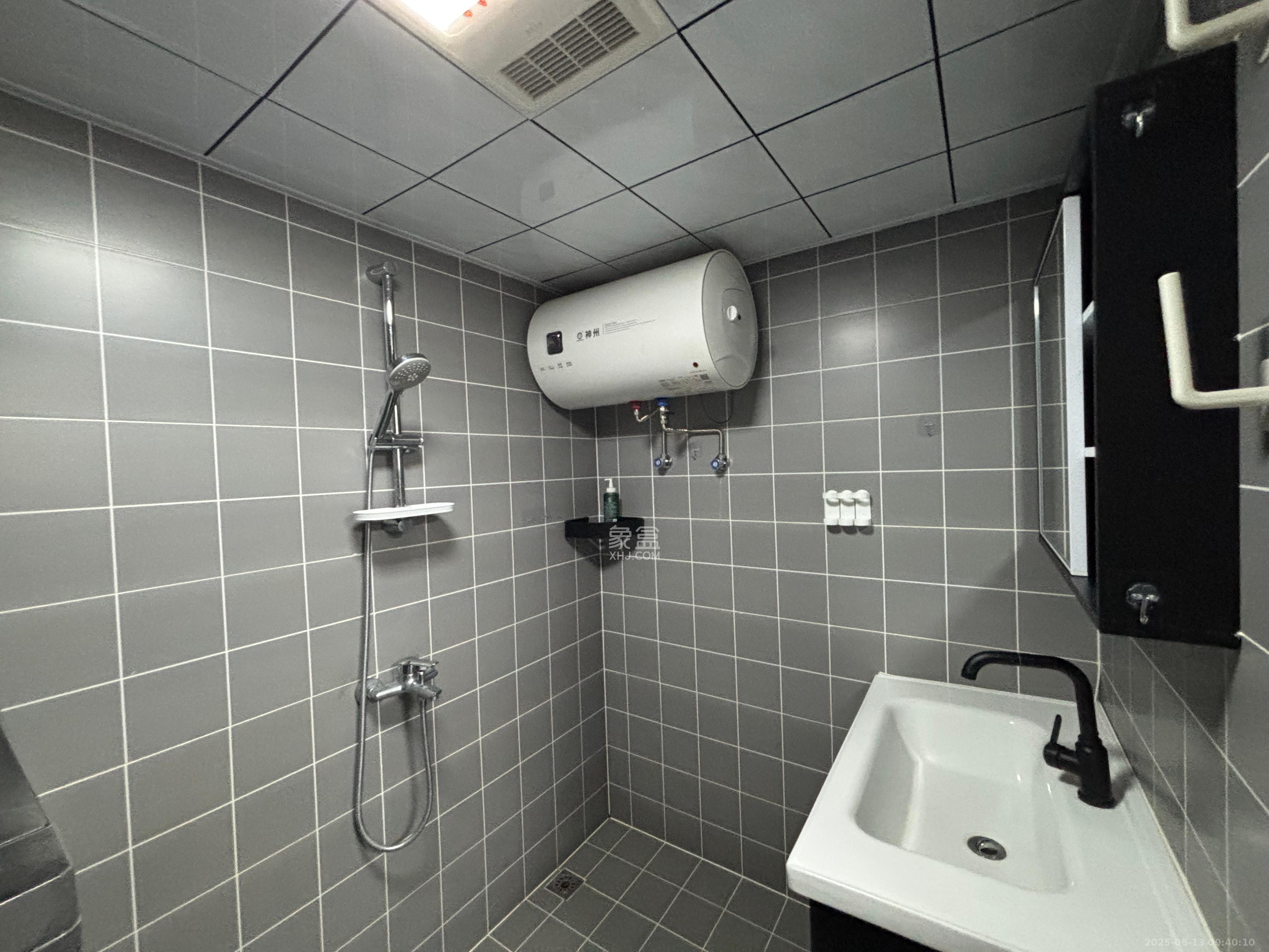 藏珑湖上公馆 2室1厅1卫 2700.0元/月 藏珑湖上公馆 2室1厅1卫 2700.0元/月室内图